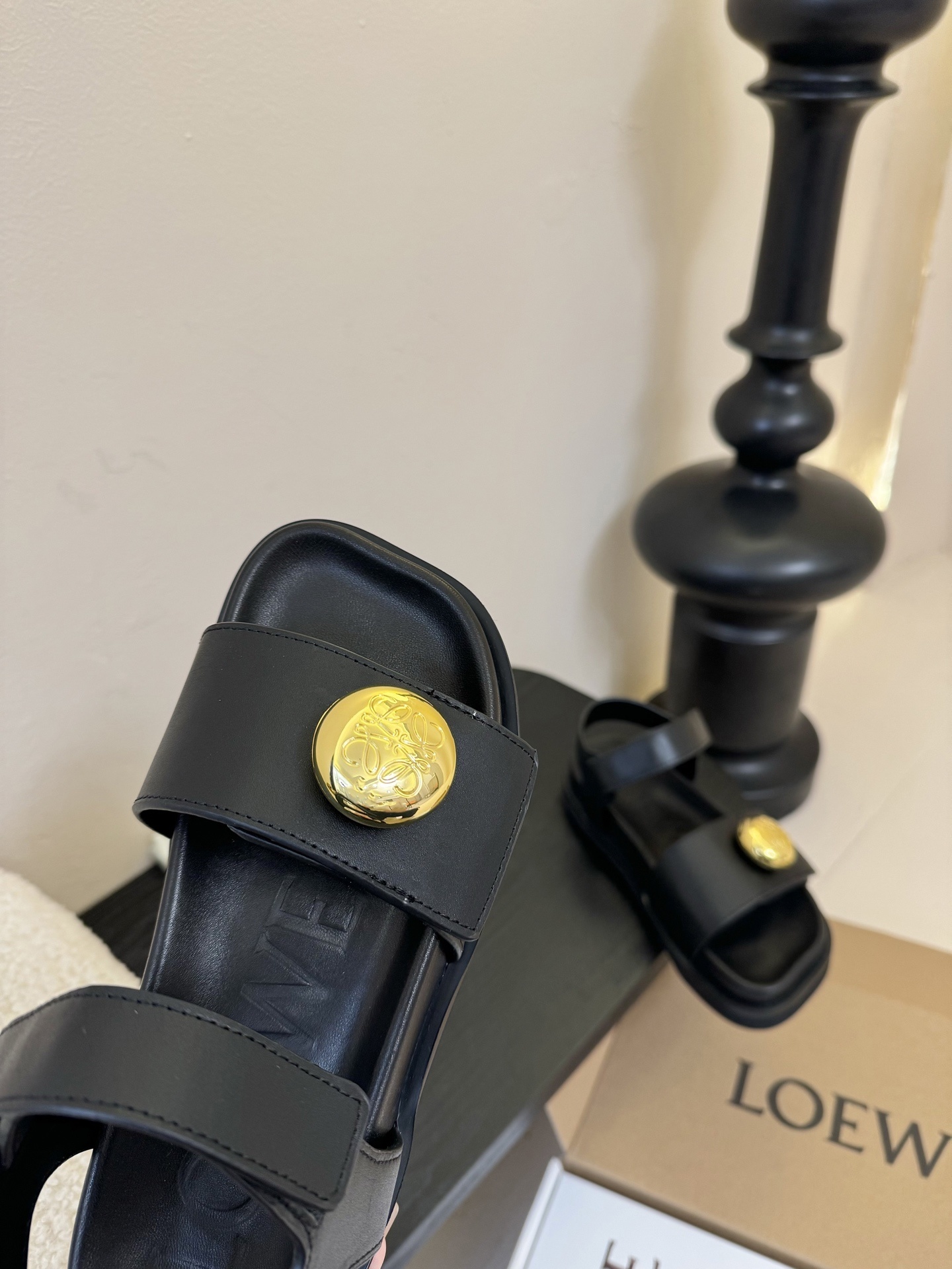 (官网同步✈️盒包装)
罗意威 LOEWE 25ss 夏季最新款凉鞋!
夏季最常穿的凉鞋,没它根本不