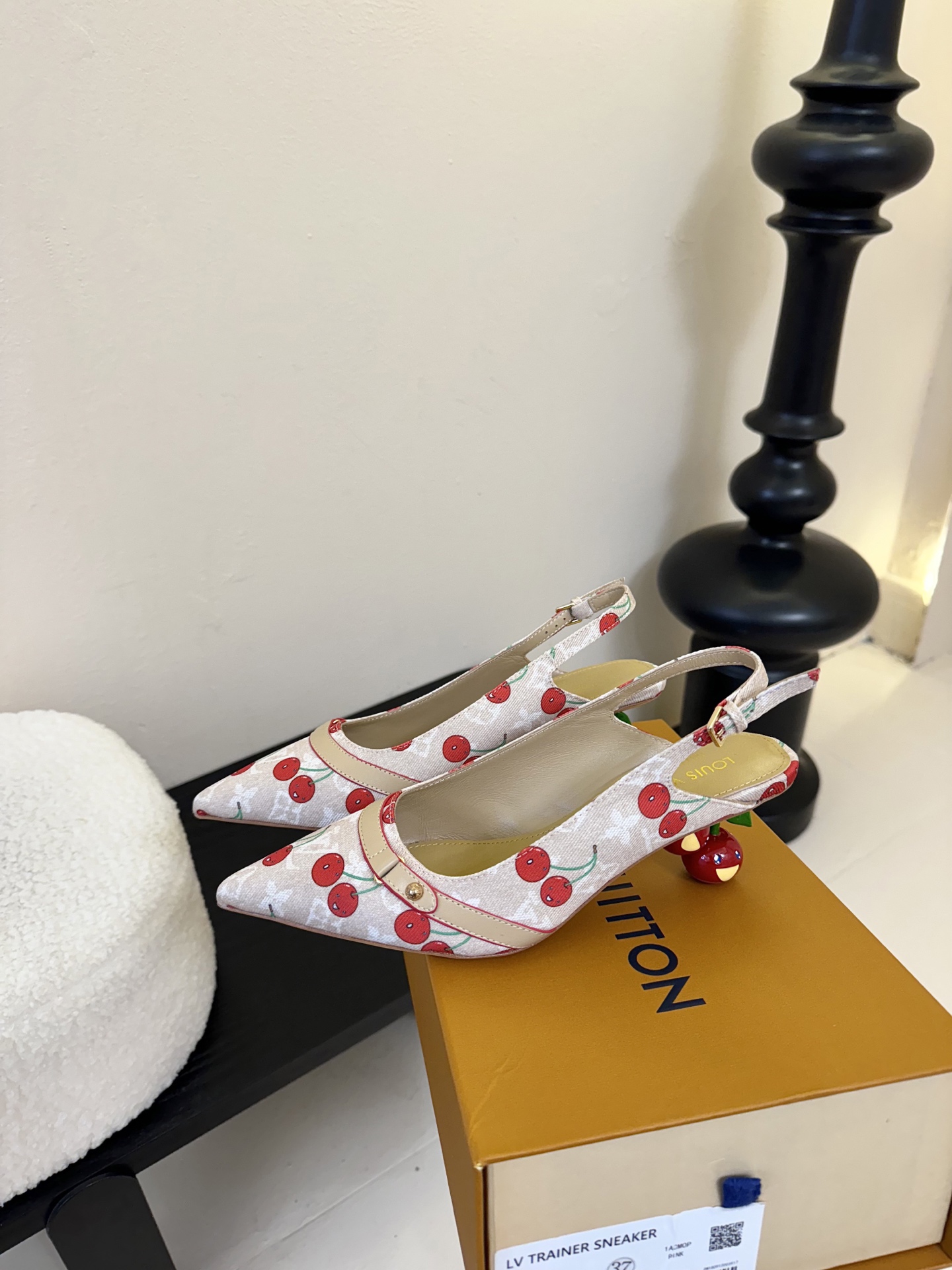樱桃🍒跟  | ²⁰²5𝐬𝐬 🤍🤎
驴家早春新品🆕 new arrival～LV春夏玛丽珍鞋，也太出彩了
