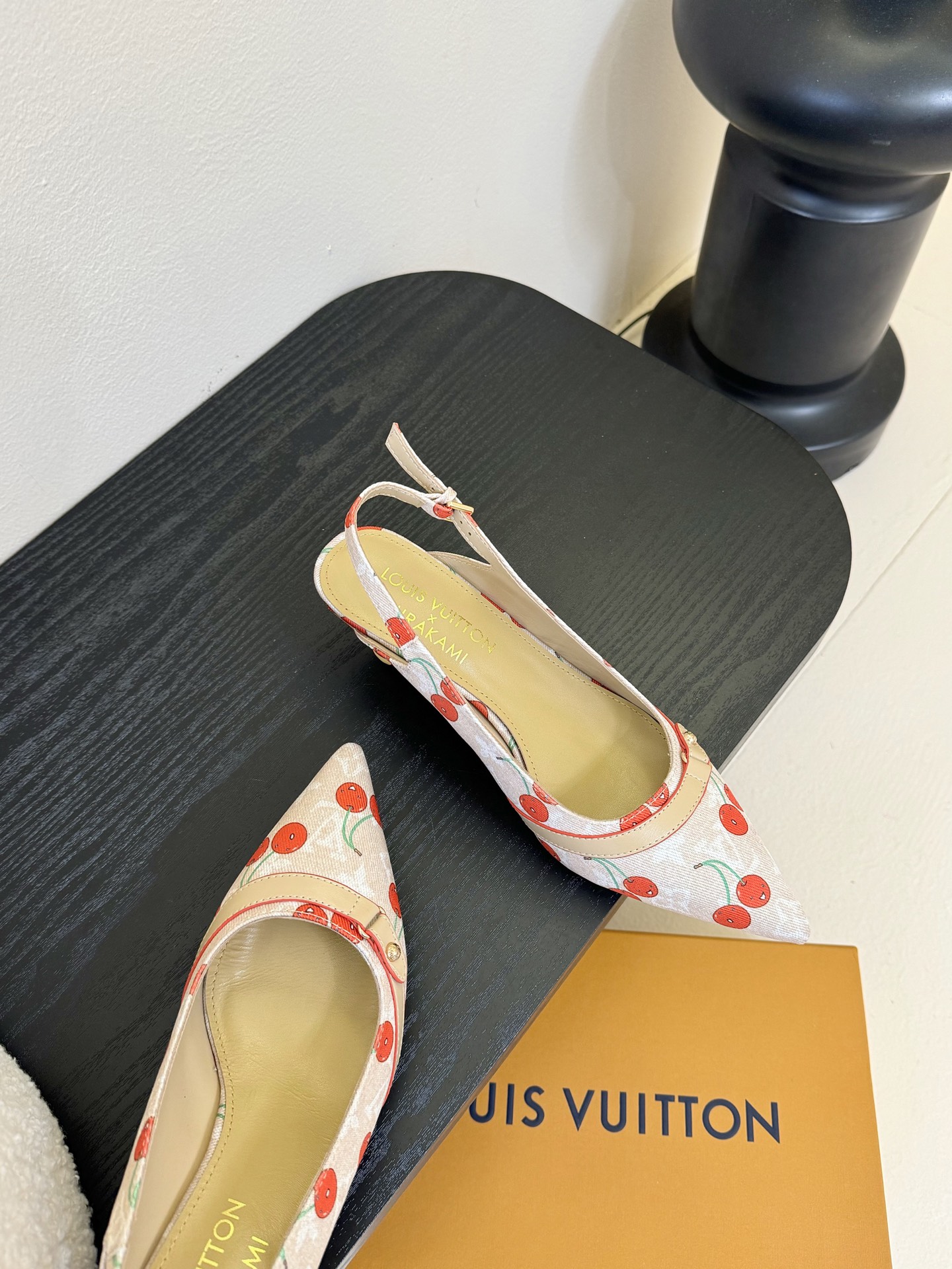 樱桃🍒跟  | ²⁰²5𝐬𝐬 🤍🤎
驴家早春新品🆕 new arrival～LV春夏玛丽珍鞋，也太出彩了