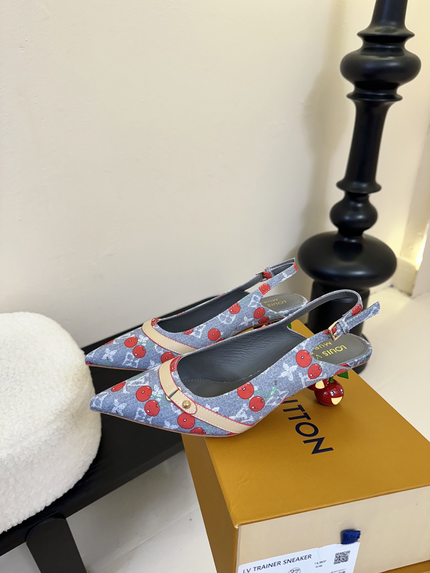 樱桃🍒跟  | ²⁰²5𝐬𝐬 🤍🤎
驴家早春新品🆕 new arrival～LV春夏玛丽珍鞋，也太出彩了
