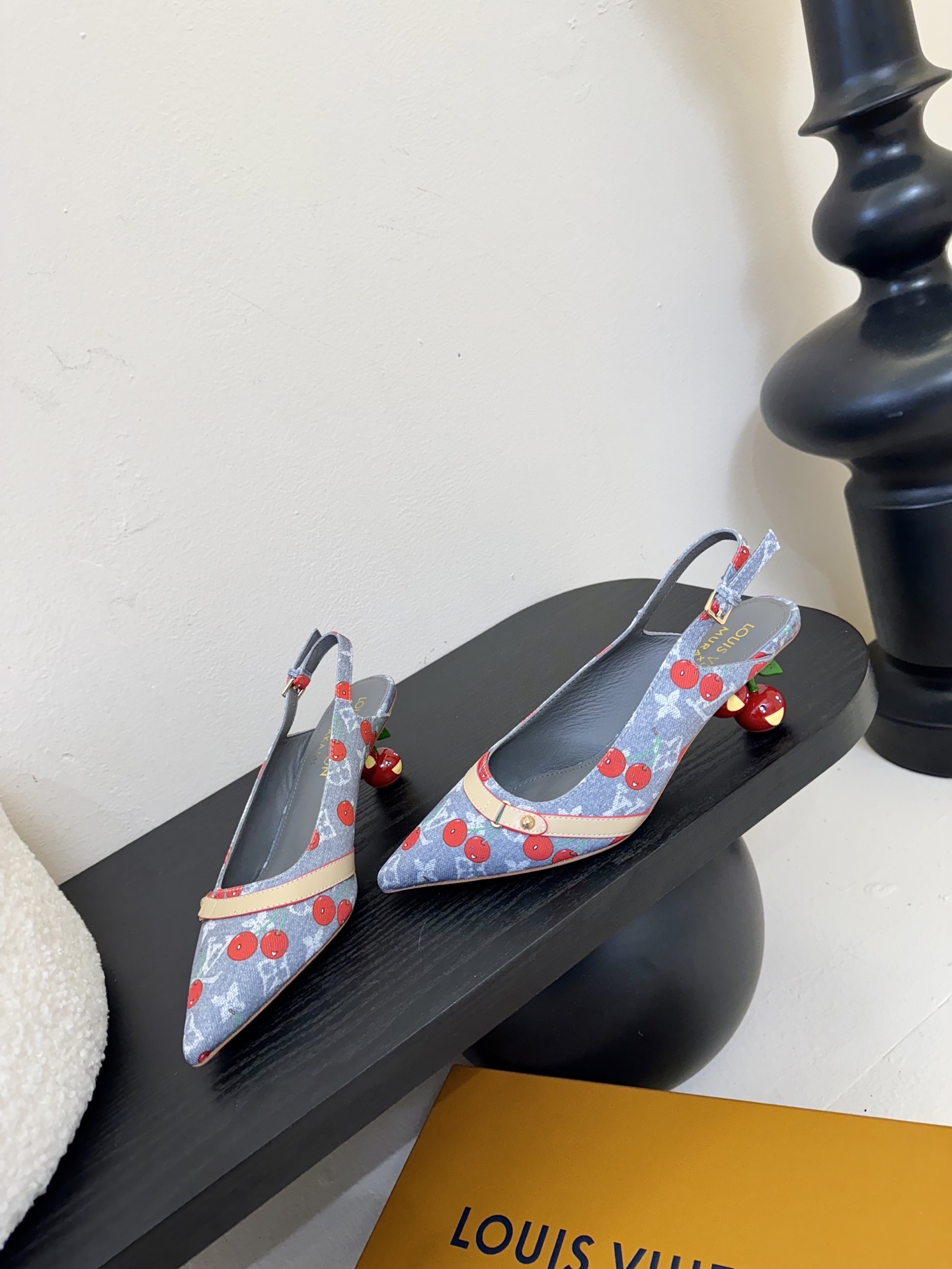 樱桃🍒跟  | ²⁰²5𝐬𝐬 🤍🤎
驴家早春新品🆕 new arrival～LV春夏玛丽珍鞋，也太出彩了