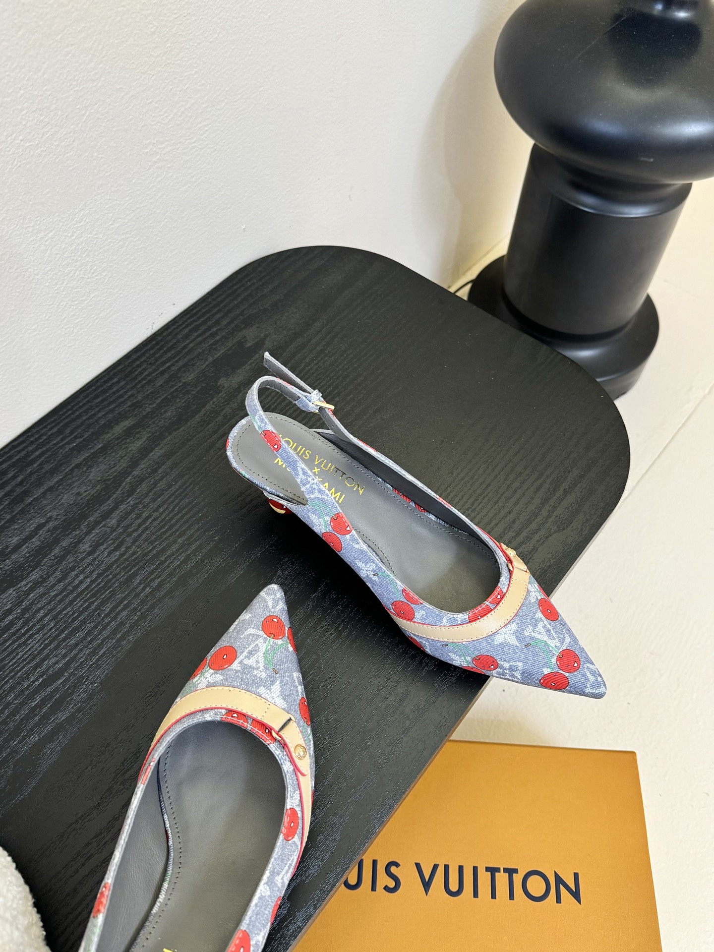 樱桃🍒跟  | ²⁰²5𝐬𝐬 🤍🤎
驴家早春新品🆕 new arrival～LV春夏玛丽珍鞋，也太出彩了