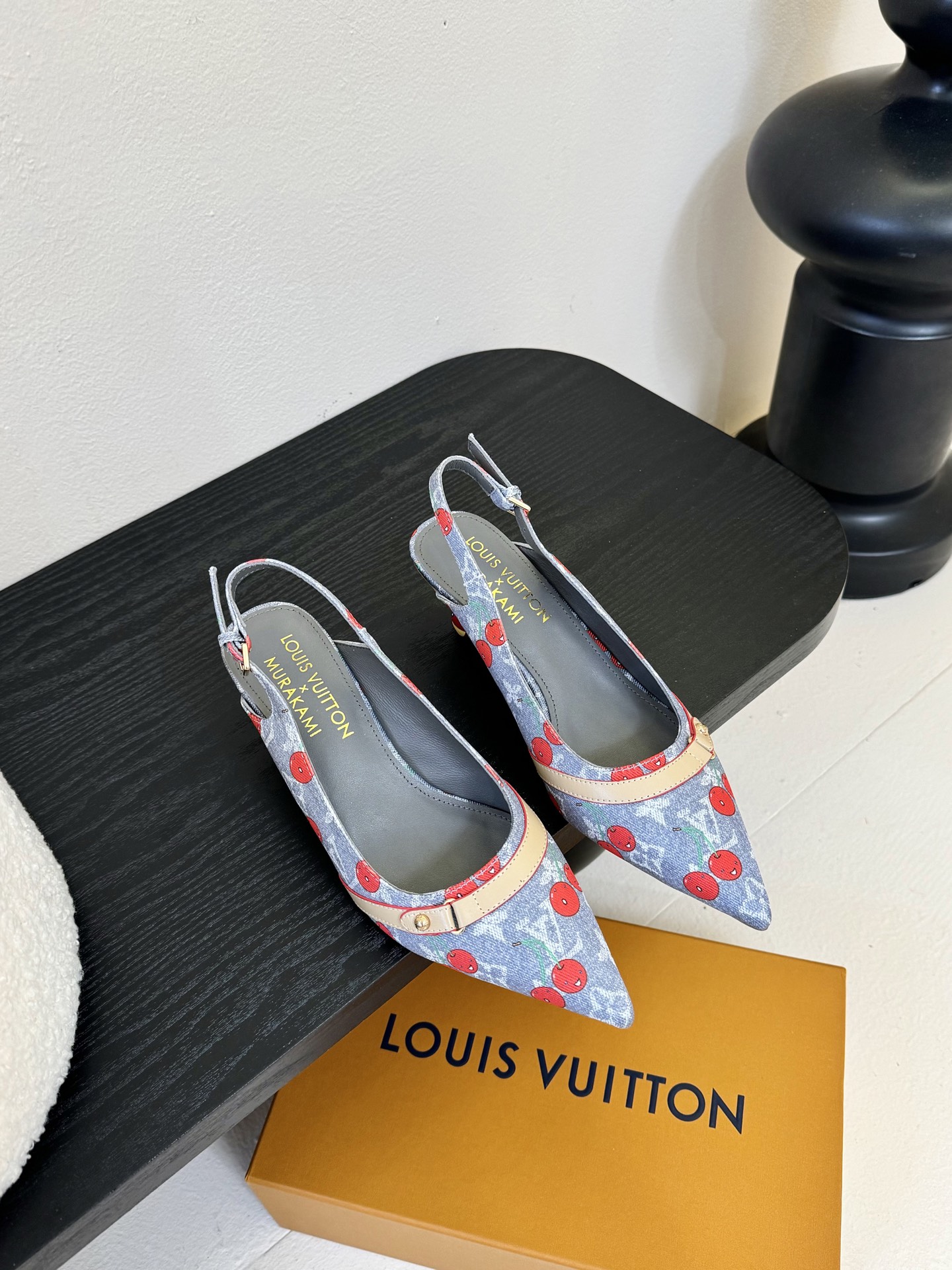 樱桃🍒跟  | ²⁰²5𝐬𝐬 🤍🤎
驴家早春新品🆕 new arrival～LV春夏玛丽珍鞋，也太出彩了