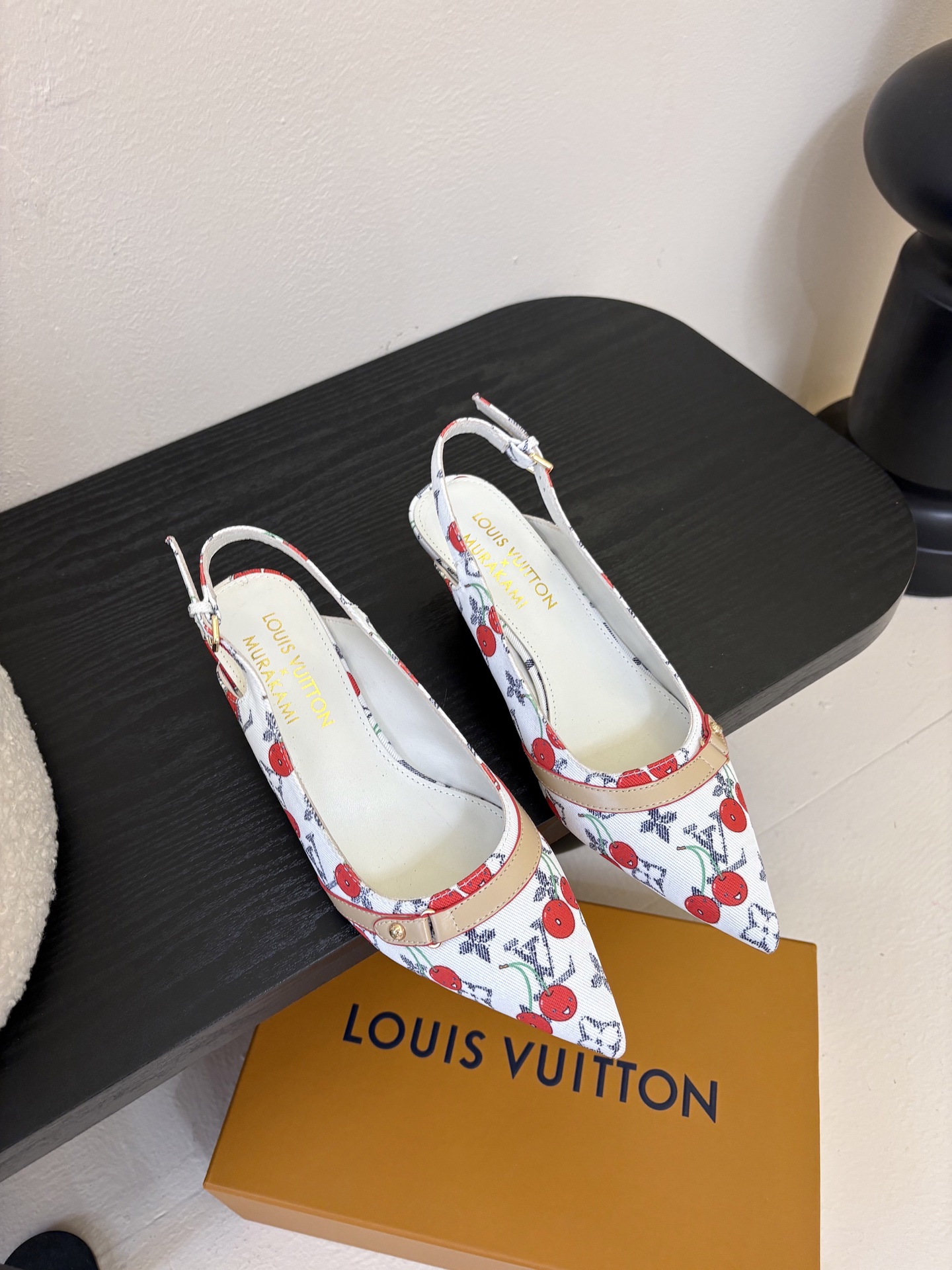 樱桃🍒跟  | ²⁰²5𝐬𝐬 🤍🤎
驴家早春新品🆕 new arrival～LV春夏玛丽珍鞋，也太出彩了