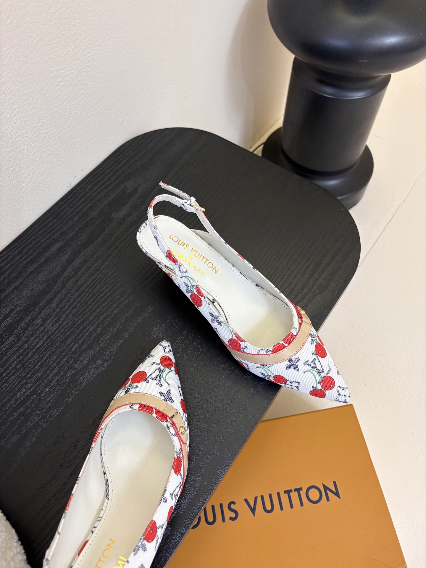 樱桃🍒跟  | ²⁰²5𝐬𝐬 🤍🤎
驴家早春新品🆕 new arrival～LV春夏玛丽珍鞋，也太出彩了