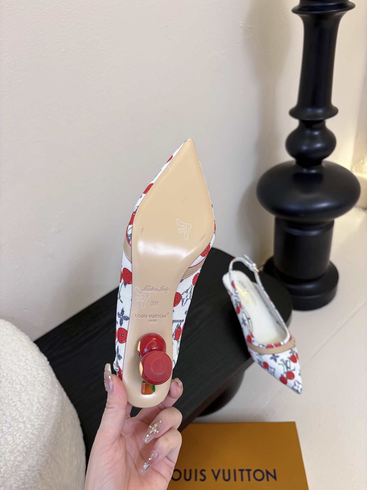 樱桃🍒跟  | ²⁰²5𝐬𝐬 🤍🤎
驴家早春新品🆕 new arrival～LV春夏玛丽珍鞋，也太出彩了