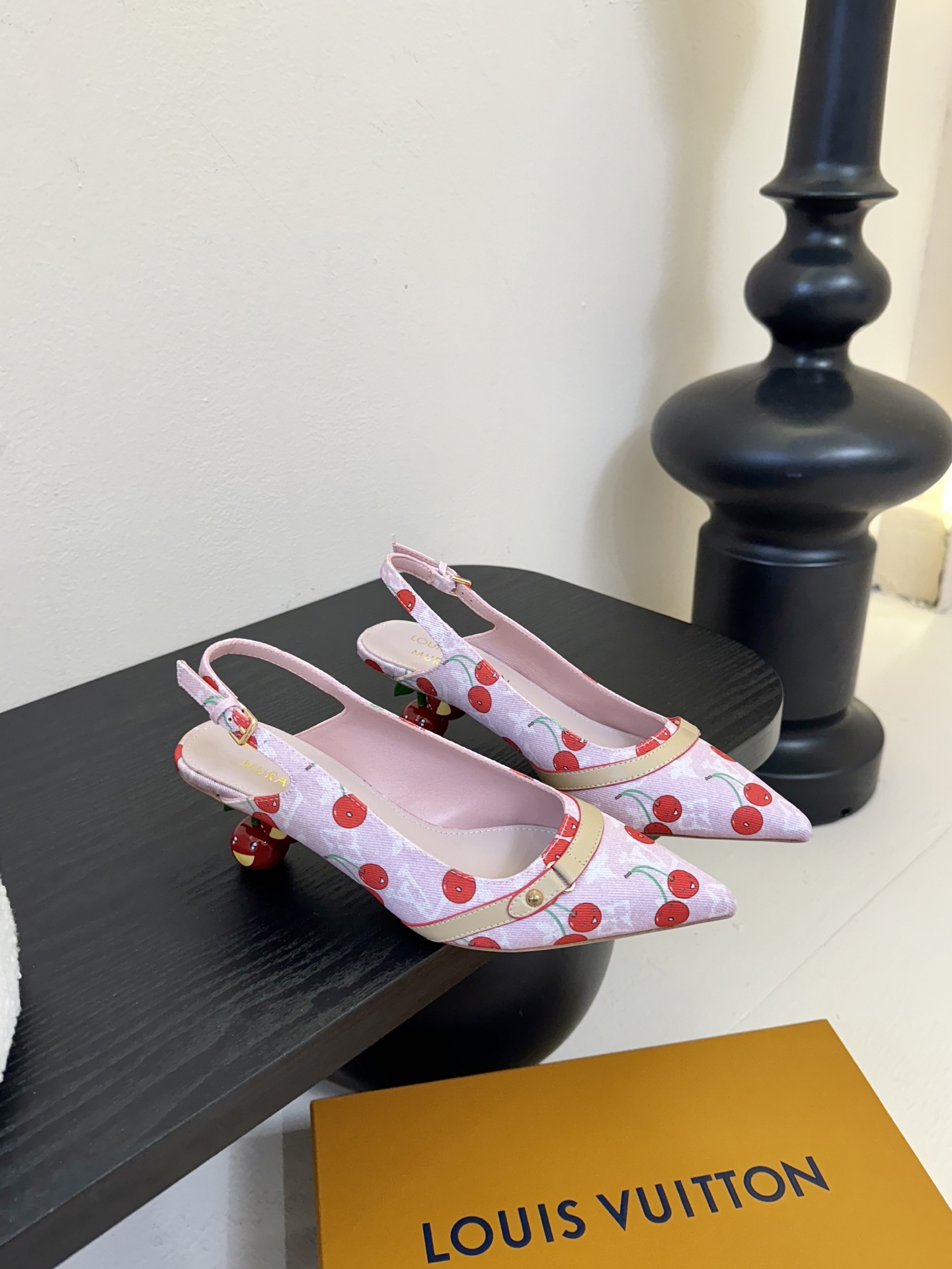 樱桃🍒跟  | ²⁰²5𝐬𝐬 🤍🤎
驴家早春新品🆕 new arrival～LV春夏玛丽珍鞋，也太出彩了