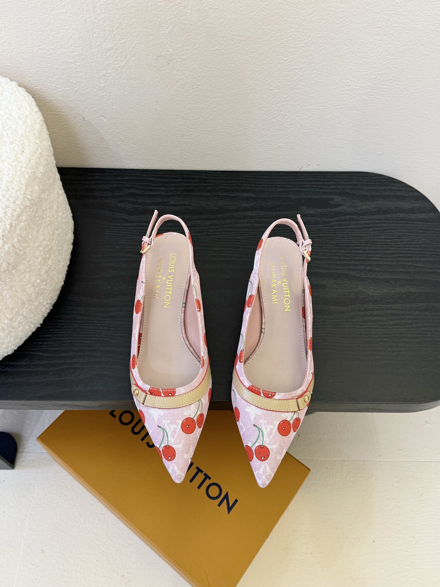 樱桃🍒跟  | ²⁰²5𝐬𝐬 🤍🤎
驴家早春新品🆕 new arrival～LV春夏玛丽珍鞋，也太出彩了