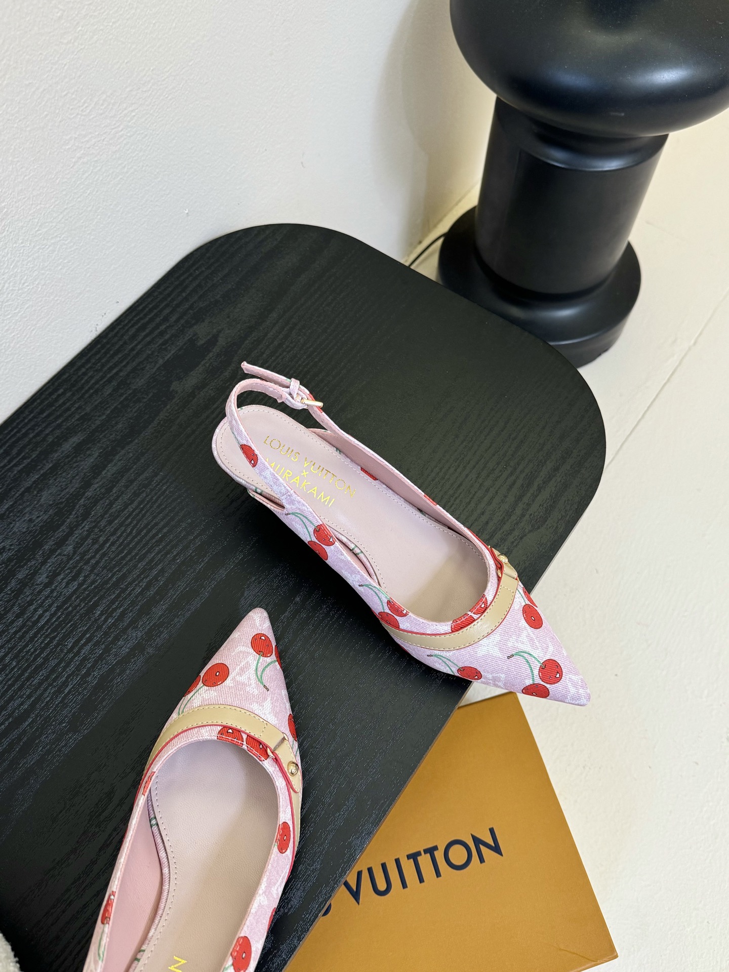 樱桃🍒跟  | ²⁰²5𝐬𝐬 🤍🤎
驴家早春新品🆕 new arrival～LV春夏玛丽珍鞋，也太出彩了