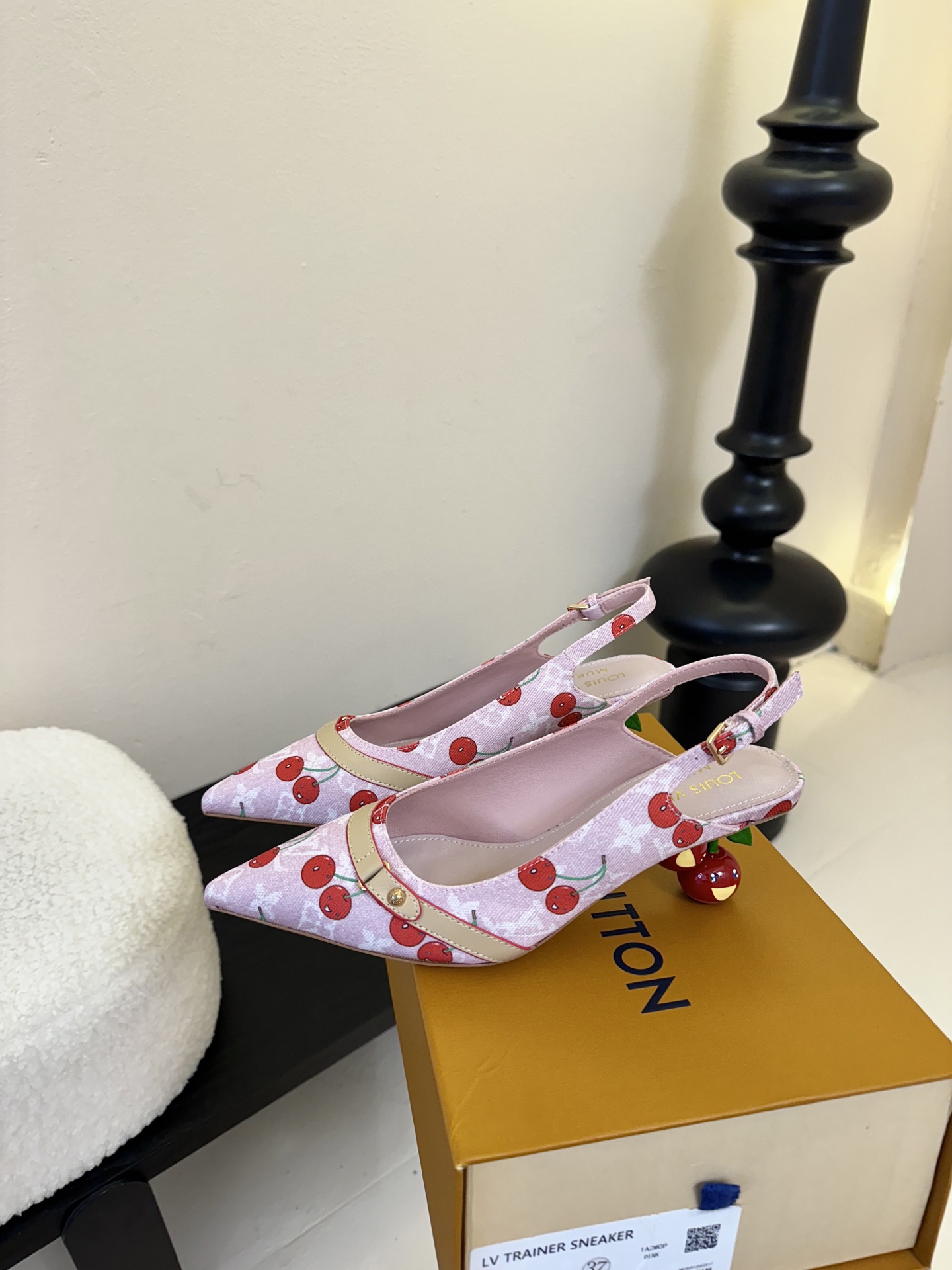 樱桃🍒跟  | ²⁰²5𝐬𝐬 🤍🤎
驴家早春新品🆕 new arrival～LV春夏玛丽珍鞋，也太出彩了