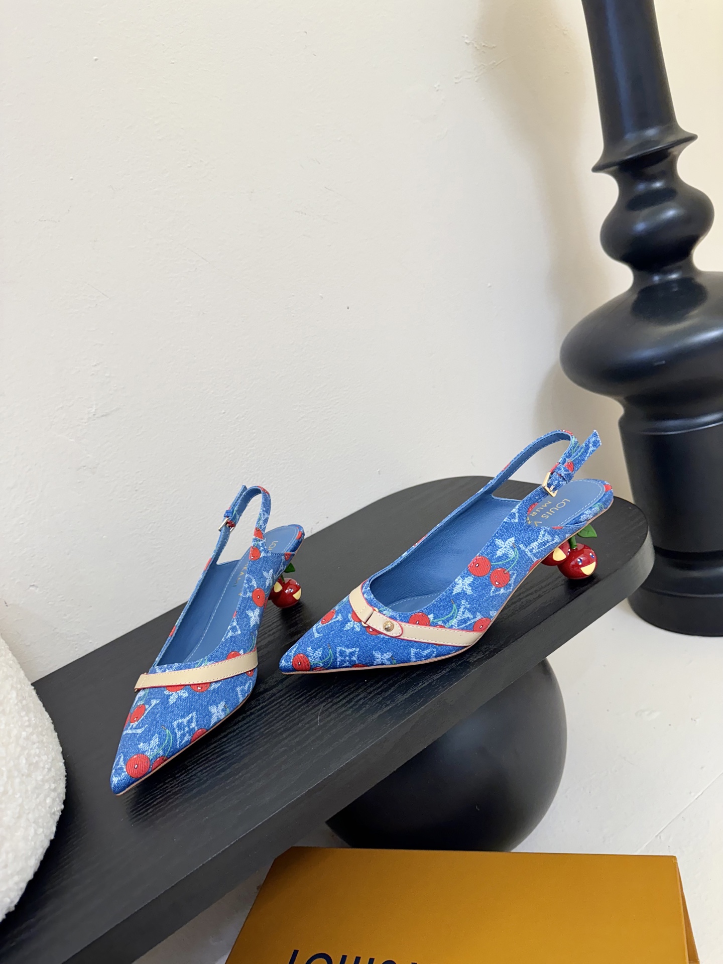 樱桃🍒跟  | ²⁰²5𝐬𝐬 🤍🤎
驴家早春新品🆕 new arrival～LV春夏玛丽珍鞋，也太出彩了