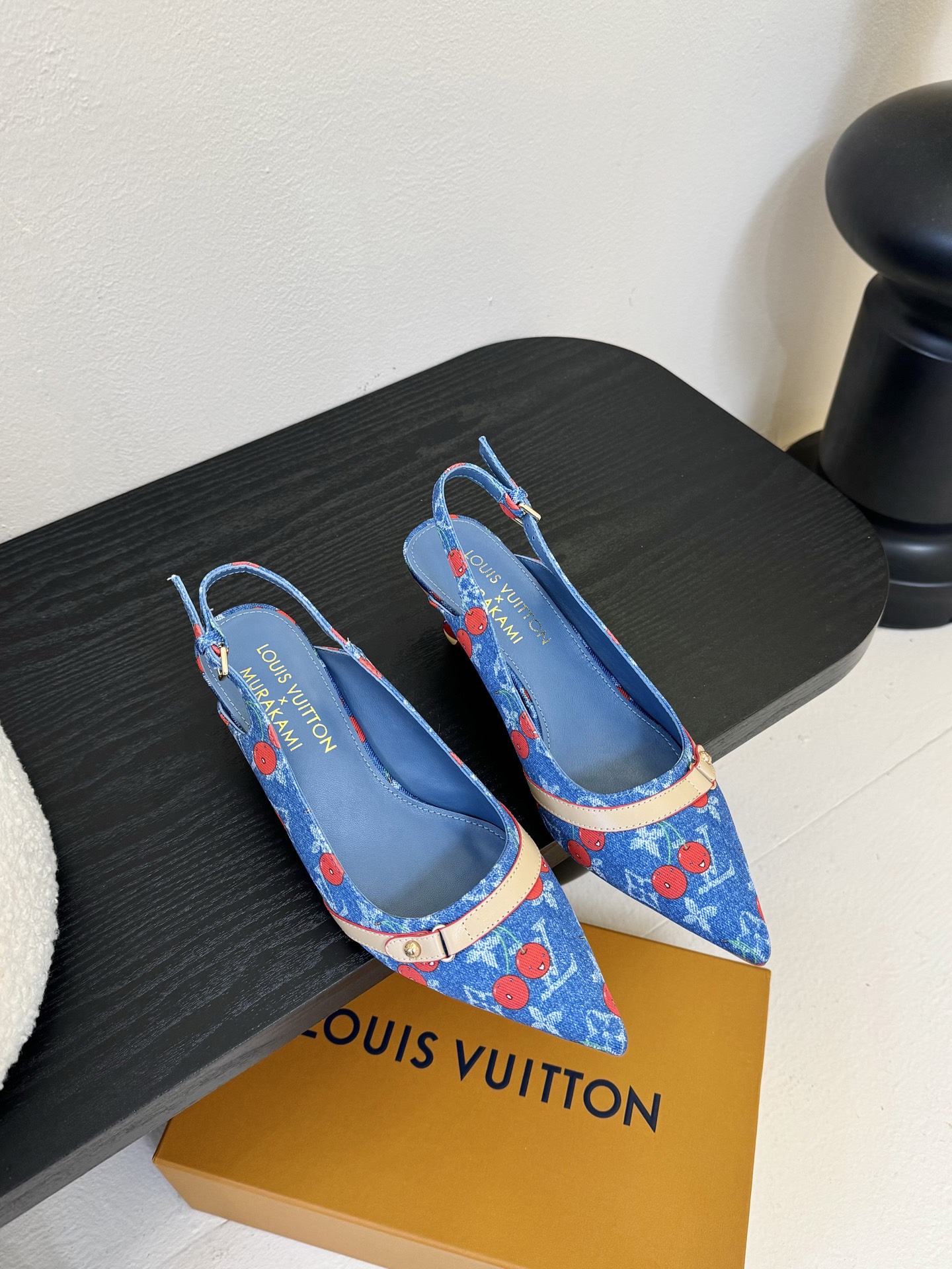 樱桃🍒跟  | ²⁰²5𝐬𝐬 🤍🤎
驴家早春新品🆕 new arrival～LV春夏玛丽珍鞋，也太出彩了