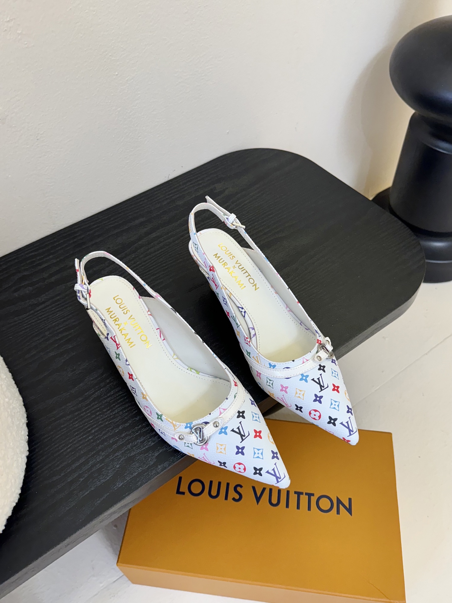 樱桃🍒跟  | ²⁰²5𝐬𝐬 🤍🤎
驴家早春新品🆕 new arrival～LV春夏玛丽珍鞋，也太出彩了