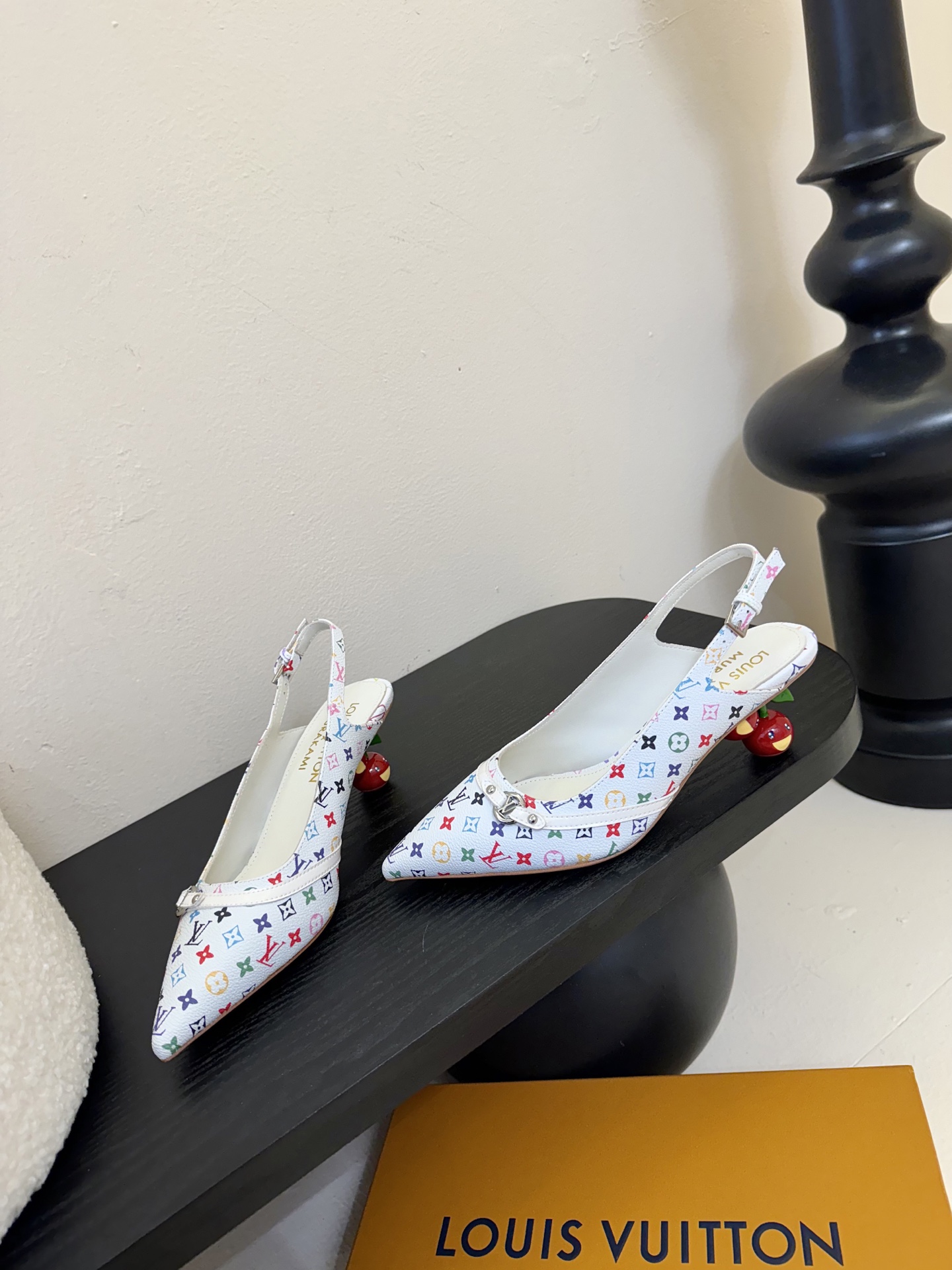 樱桃🍒跟  | ²⁰²5𝐬𝐬 🤍🤎
驴家早春新品🆕 new arrival～LV春夏玛丽珍鞋，也太出彩了