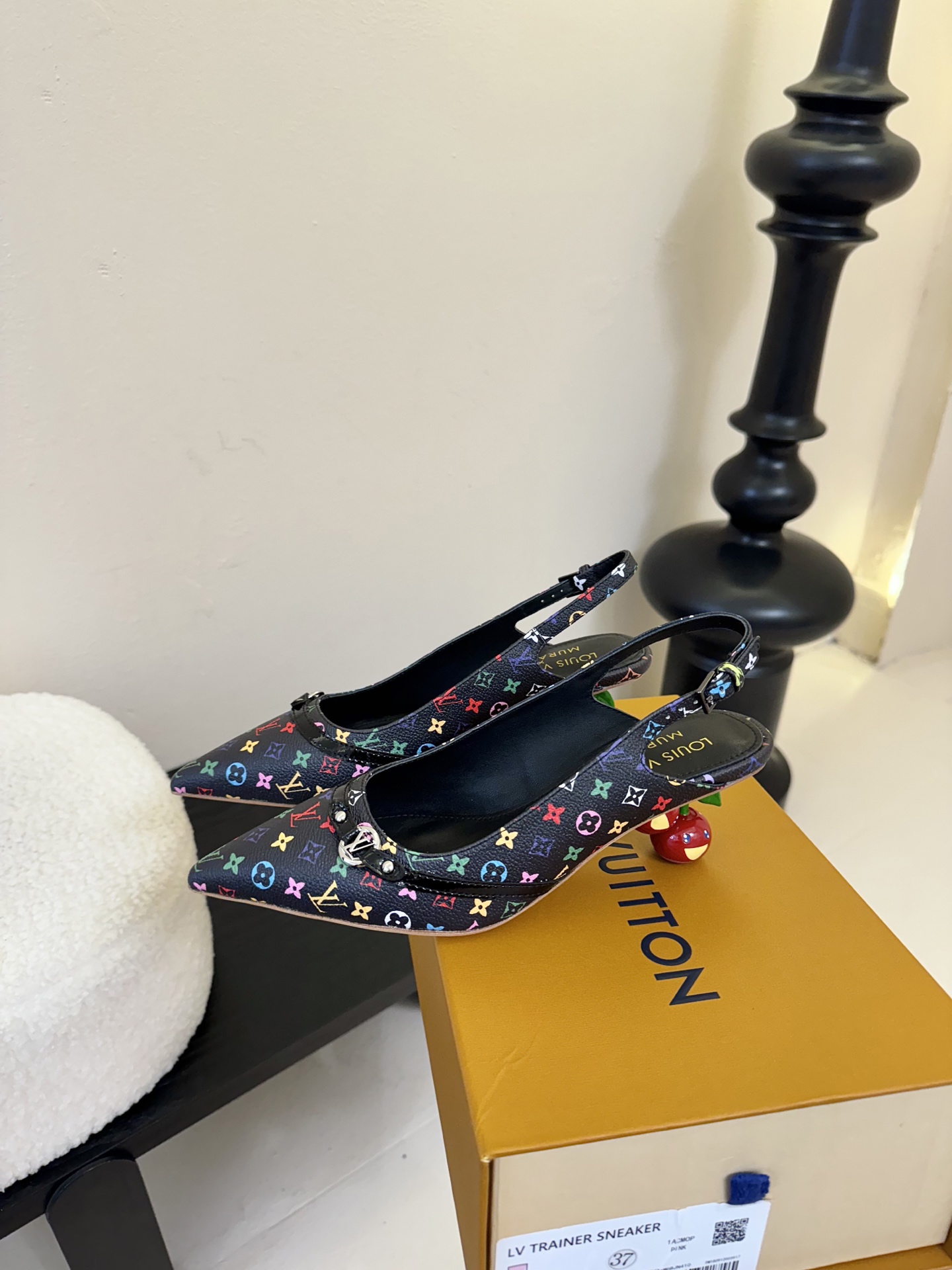 樱桃🍒跟  | ²⁰²5𝐬𝐬 🤍🤎
驴家早春新品🆕 new arrival～LV春夏玛丽珍鞋，也太出彩了