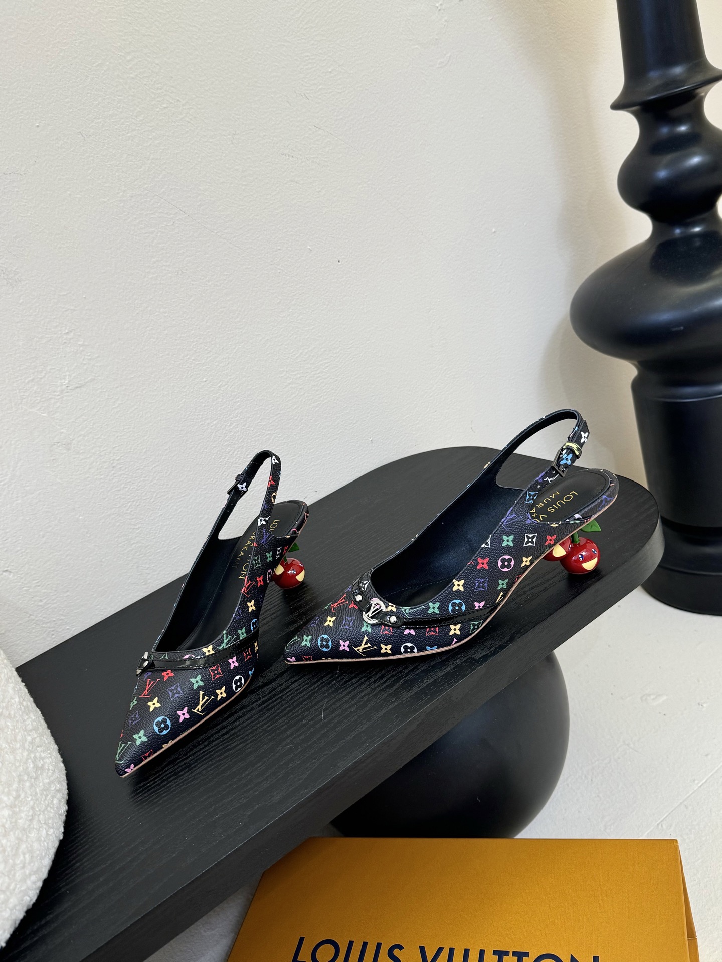 樱桃🍒跟  | ²⁰²5𝐬𝐬 🤍🤎
驴家早春新品🆕 new arrival～LV春夏玛丽珍鞋，也太出彩了