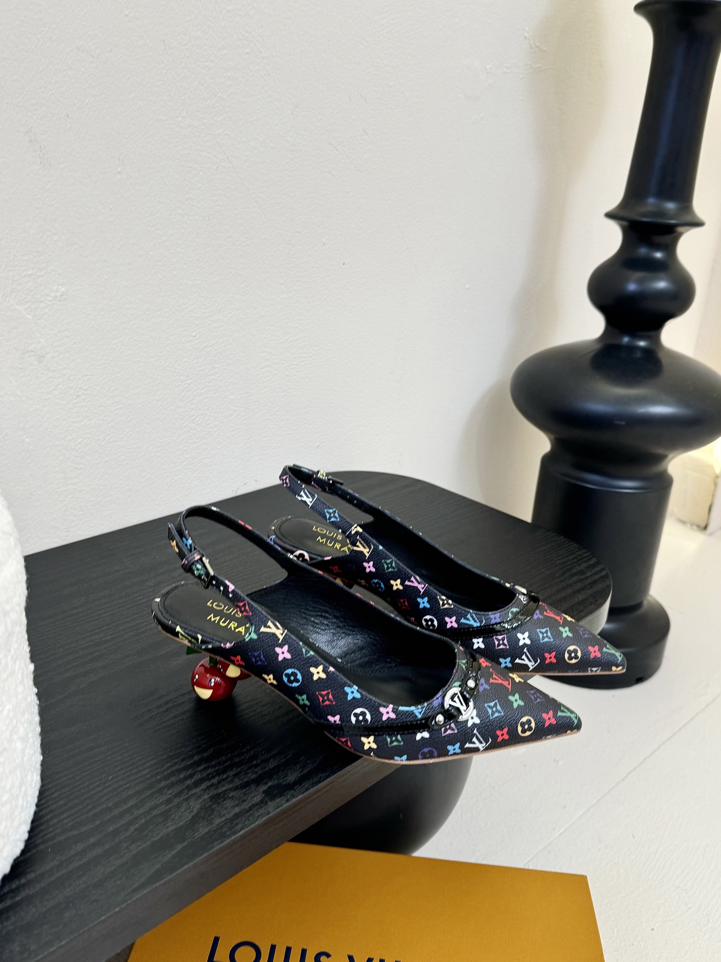 樱桃🍒跟  | ²⁰²5𝐬𝐬 🤍🤎
驴家早春新品🆕 new arrival～LV春夏玛丽珍鞋，也太出彩了