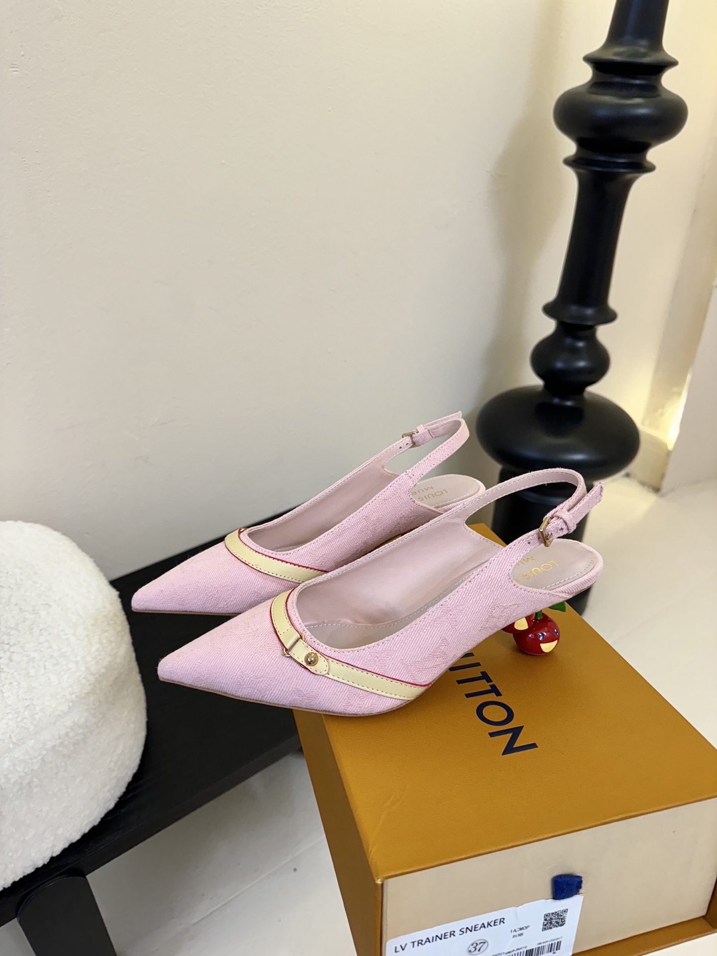 樱桃🍒跟  | ²⁰²5𝐬𝐬 🤍🤎
驴家早春新品🆕 new arrival～LV春夏玛丽珍鞋，也太出彩了