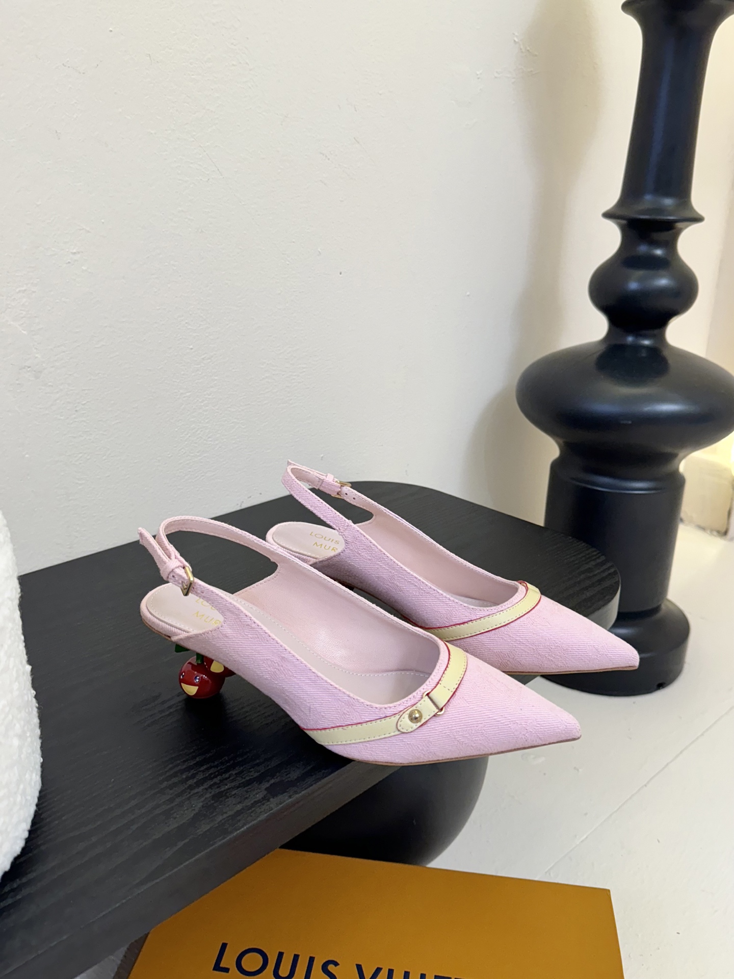 樱桃🍒跟  | ²⁰²5𝐬𝐬 🤍🤎
驴家早春新品🆕 new arrival～LV春夏玛丽珍鞋，也太出彩了