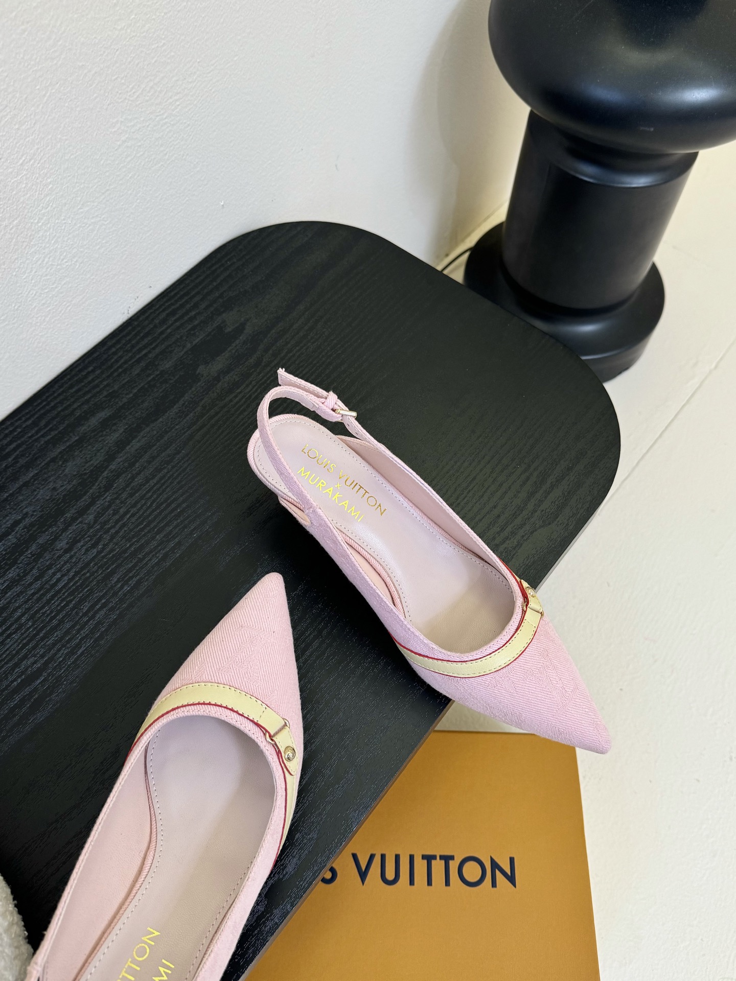 樱桃🍒跟  | ²⁰²5𝐬𝐬 🤍🤎
驴家早春新品🆕 new arrival～LV春夏玛丽珍鞋，也太出彩了