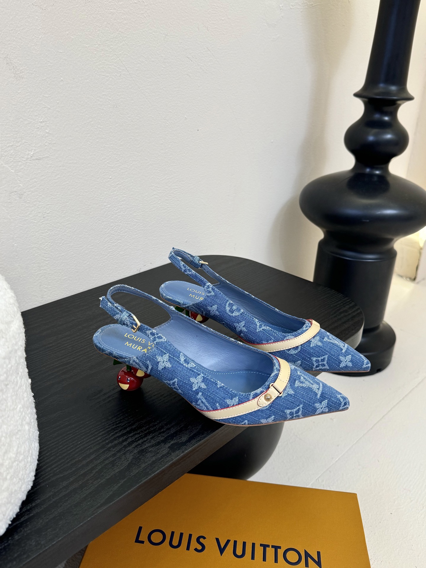 樱桃🍒跟  | ²⁰²5𝐬𝐬 🤍🤎
驴家早春新品🆕 new arrival～LV春夏玛丽珍鞋，也太出彩了