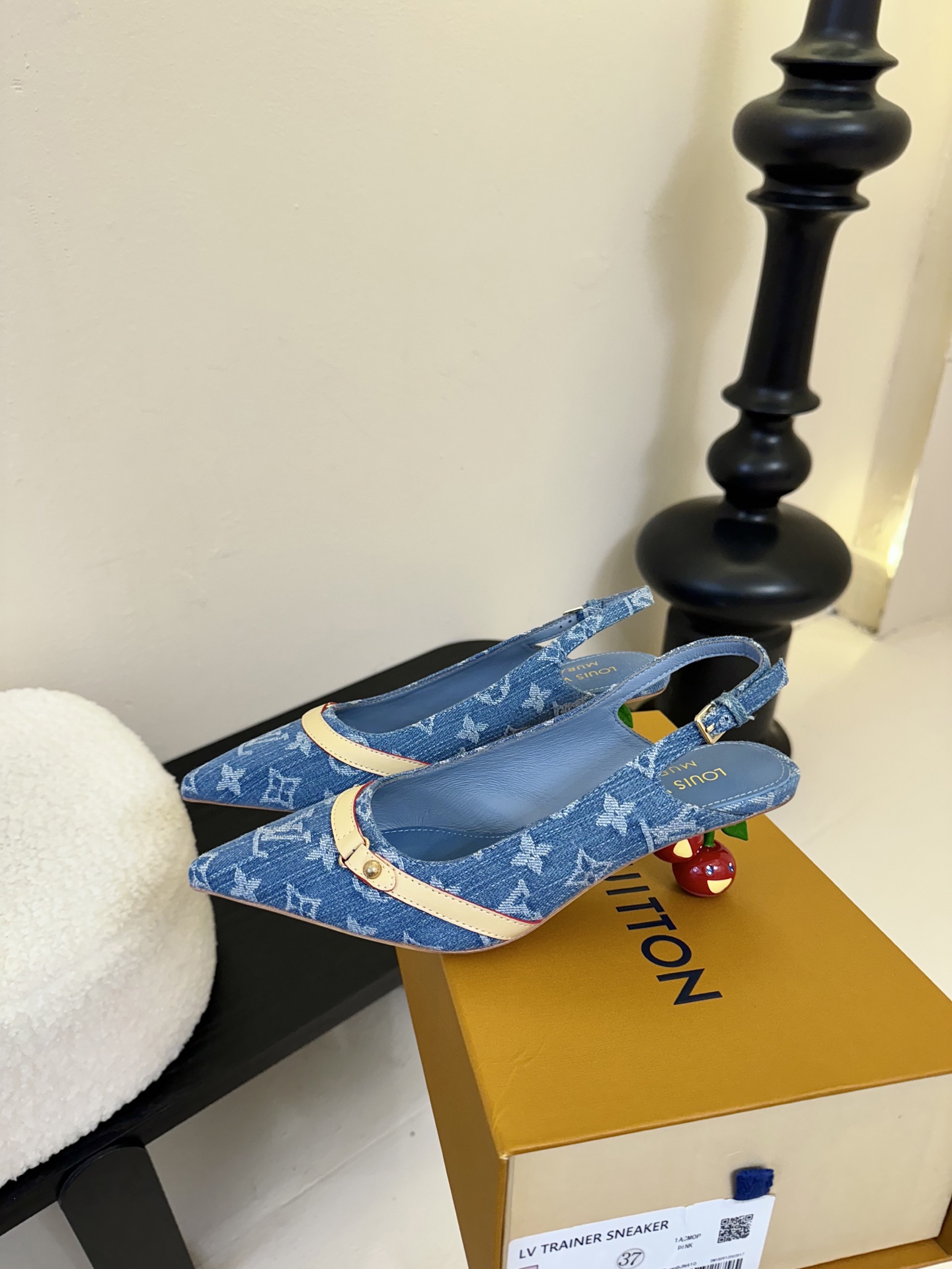 樱桃🍒跟  | ²⁰²5𝐬𝐬 🤍🤎
驴家早春新品🆕 new arrival～LV春夏玛丽珍鞋，也太出彩了