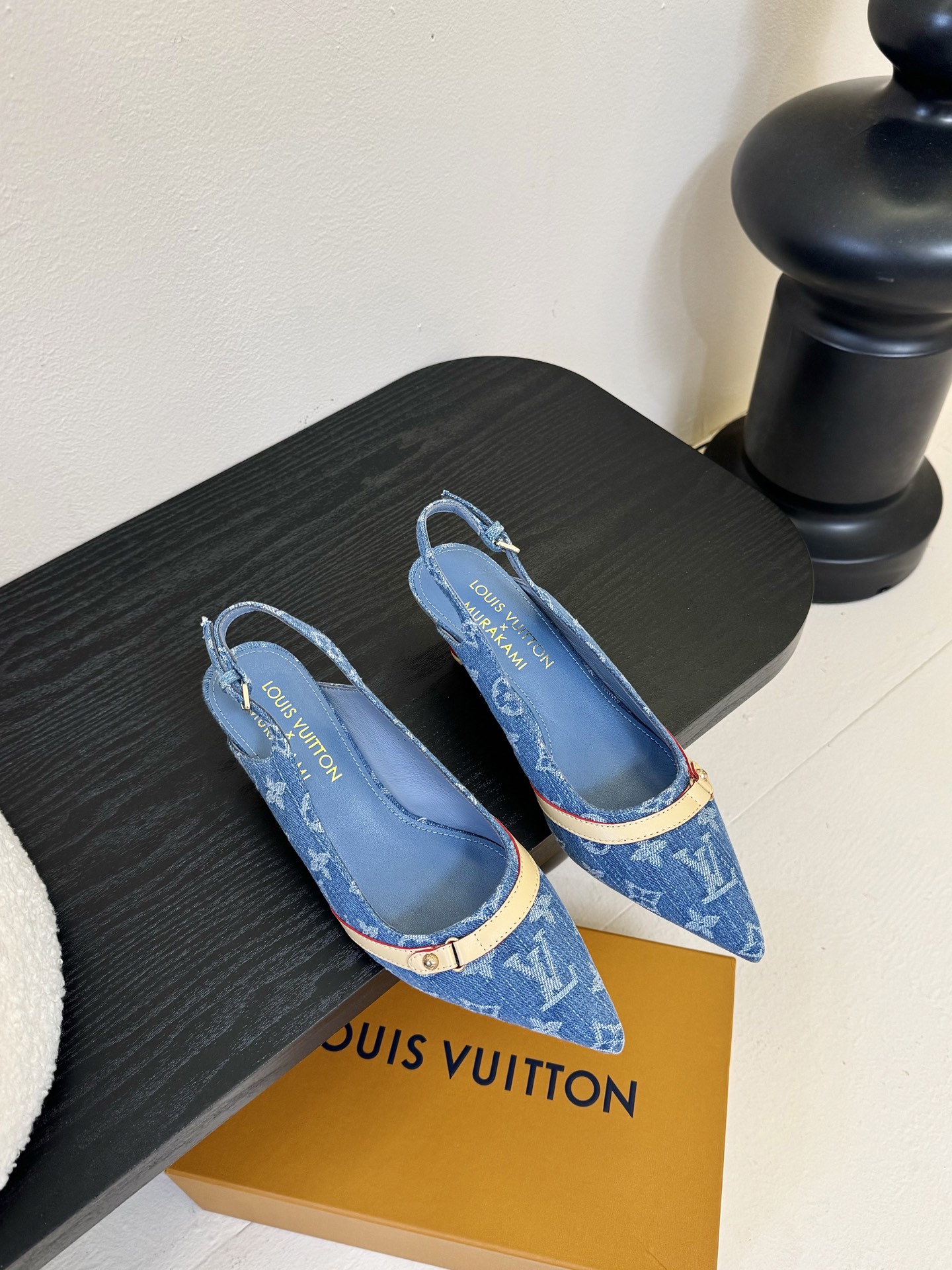 樱桃🍒跟  | ²⁰²5𝐬𝐬 🤍🤎
驴家早春新品🆕 new arrival～LV春夏玛丽珍鞋，也太出彩了