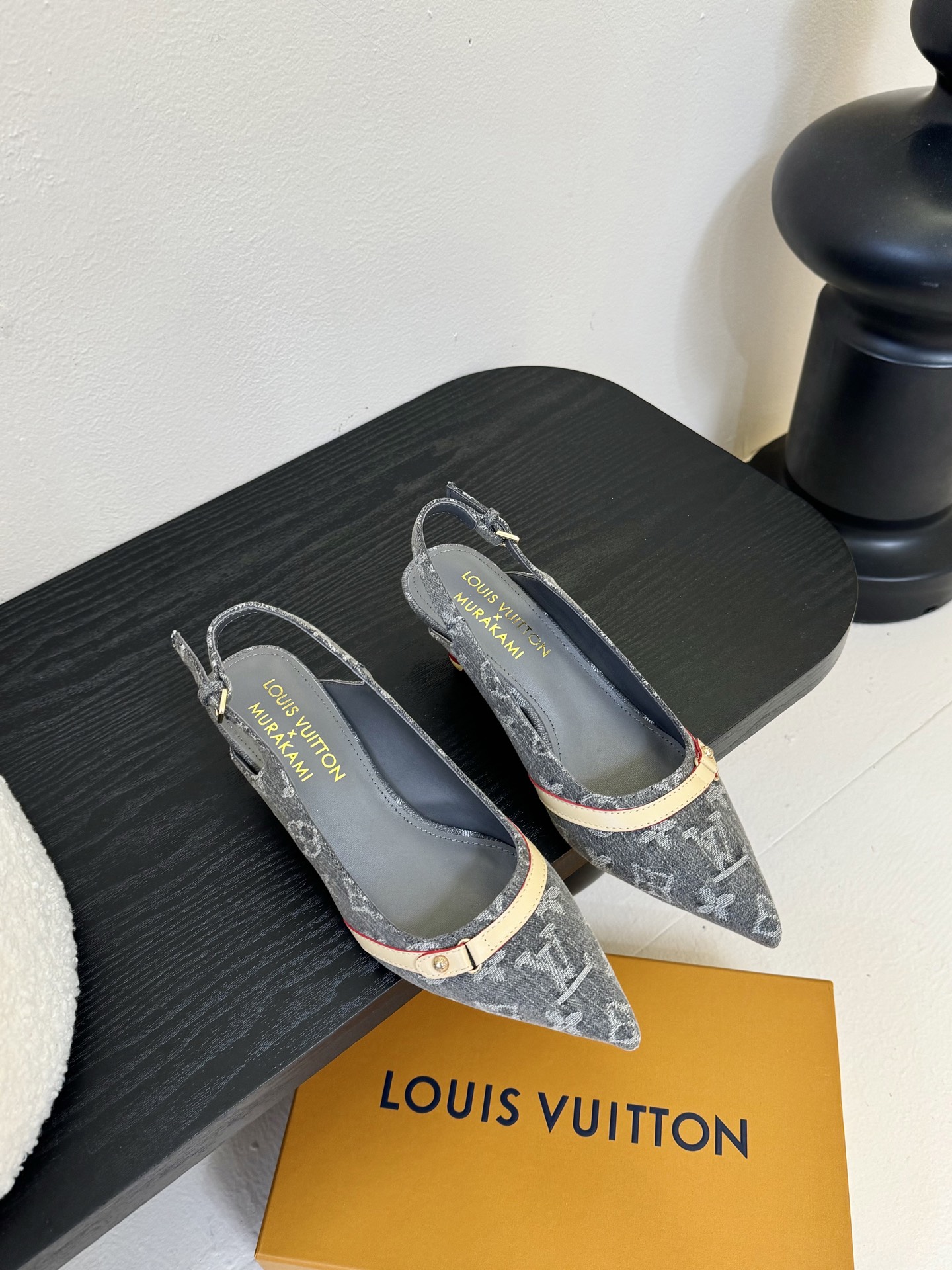 樱桃🍒跟  | ²⁰²5𝐬𝐬 🤍🤎
驴家早春新品🆕 new arrival～LV春夏玛丽珍鞋，也太出彩了