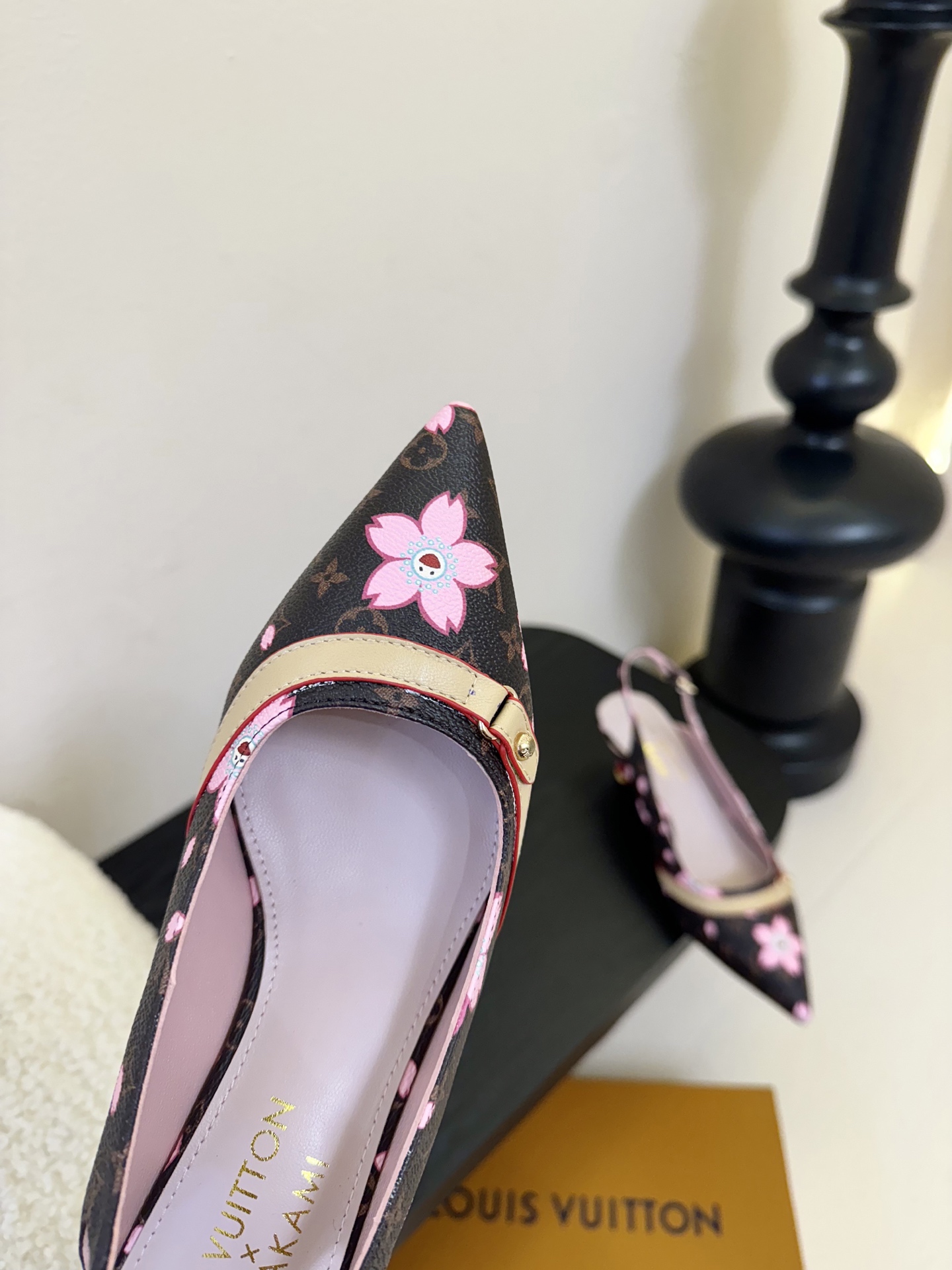 樱桃🍒跟  | ²⁰²5𝐬𝐬 🤍🤎
驴家早春新品🆕 new arrival～LV春夏玛丽珍鞋，也太出彩了