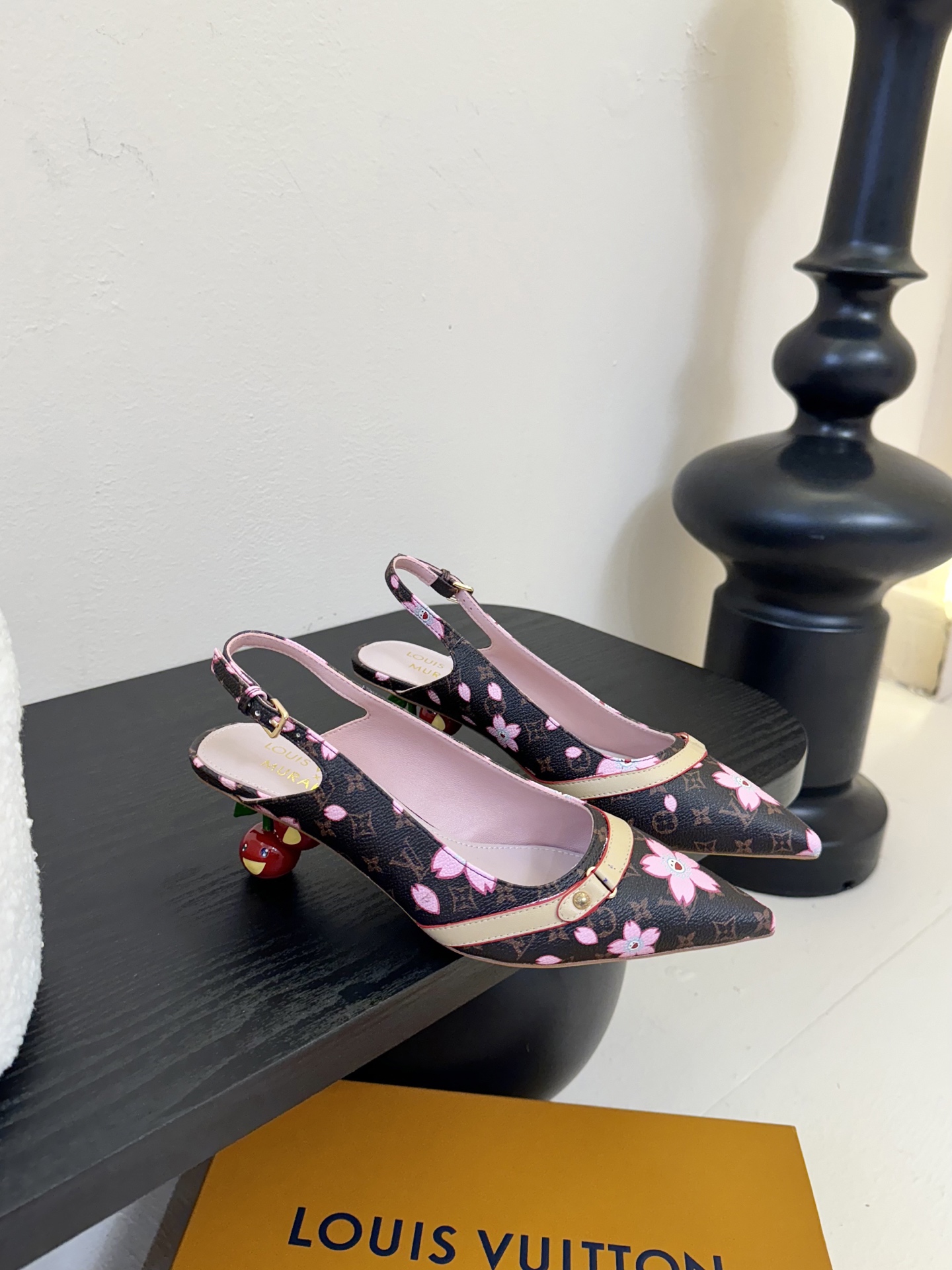 樱桃🍒跟  | ²⁰²5𝐬𝐬 🤍🤎
驴家早春新品🆕 new arrival～LV春夏玛丽珍鞋，也太出彩了