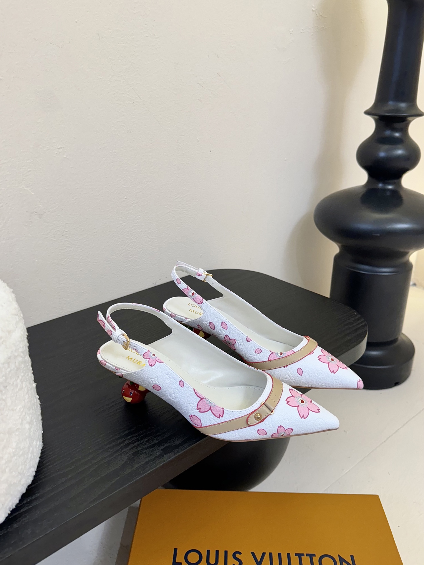 樱桃🍒跟  | ²⁰²5𝐬𝐬 🤍🤎
驴家早春新品🆕 new arrival～LV春夏玛丽珍鞋，也太出彩了