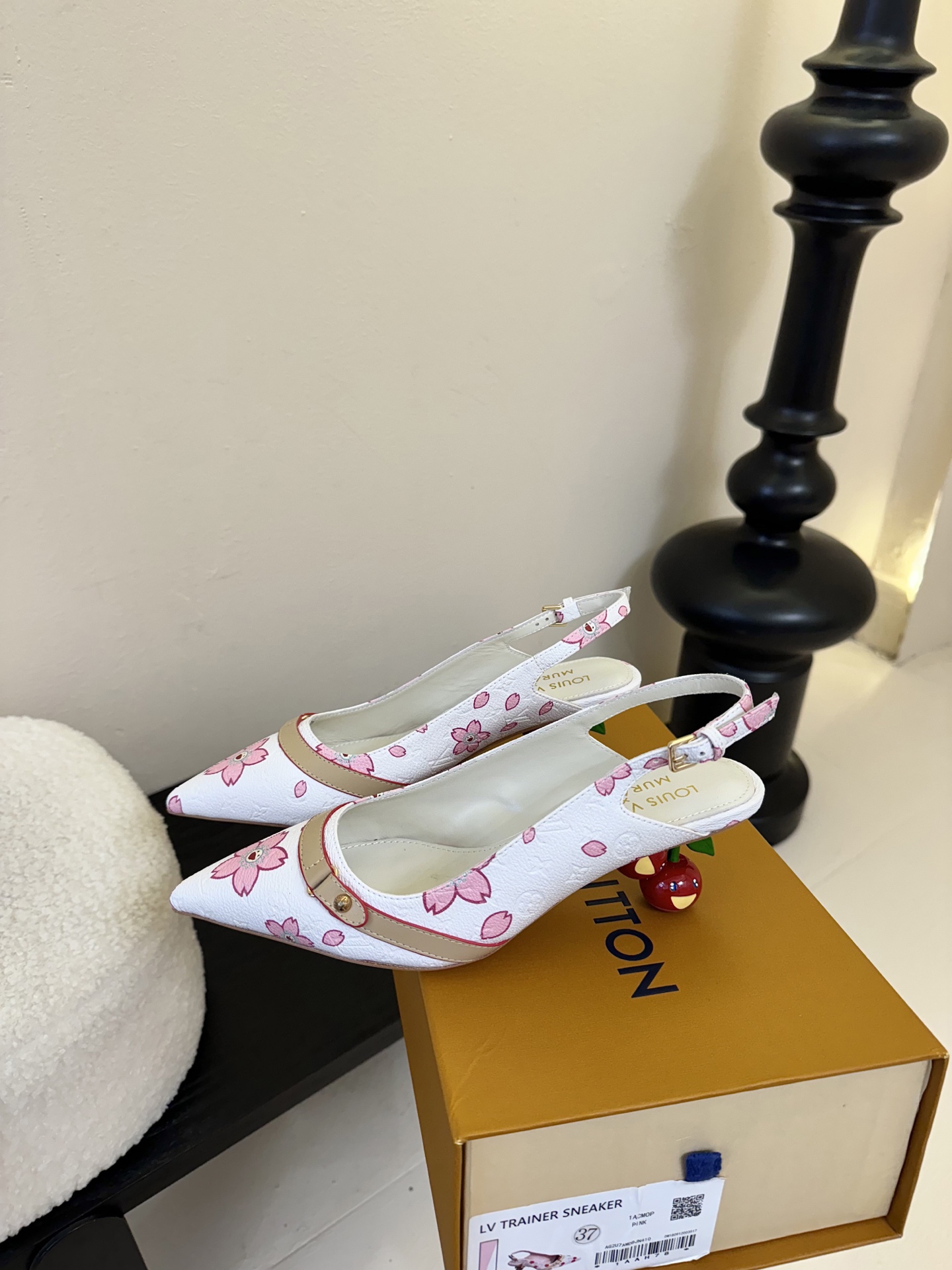 樱桃🍒跟  | ²⁰²5𝐬𝐬 🤍🤎
驴家早春新品🆕 new arrival～LV春夏玛丽珍鞋，也太出彩了