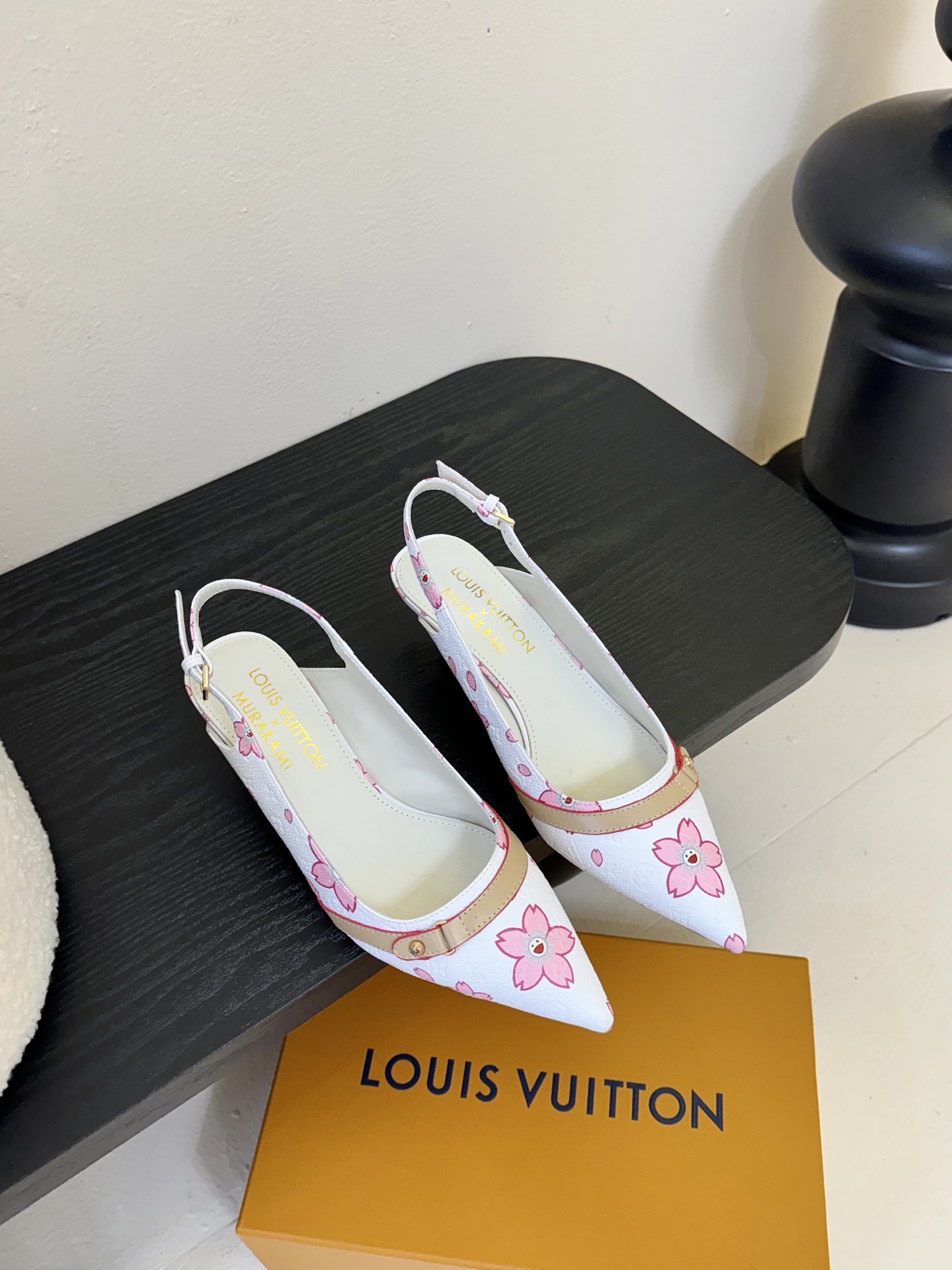 樱桃🍒跟  | ²⁰²5𝐬𝐬 🤍🤎
驴家早春新品🆕 new arrival～LV春夏玛丽珍鞋，也太出彩了