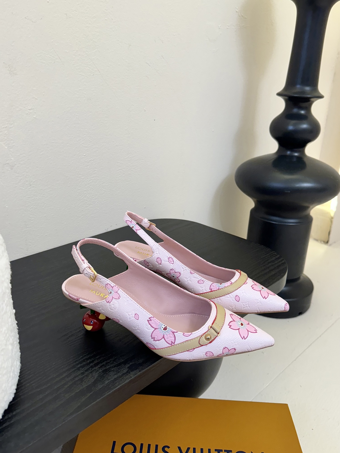 樱桃🍒跟  | ²⁰²5𝐬𝐬 🤍🤎
驴家早春新品🆕 new arrival～LV春夏玛丽珍鞋，也太出彩了