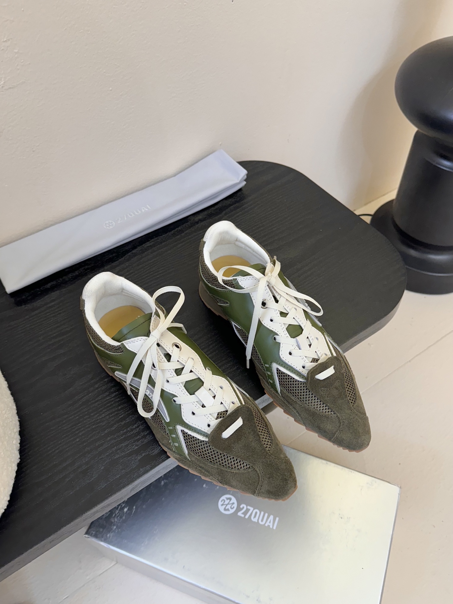 
27QUAI  𝟐𝟓𝐀𝐖新品

轻纱透气拳击鞋 自带松弛感
拼接设计超有层次 复古又时髦
走路像踩云朵
