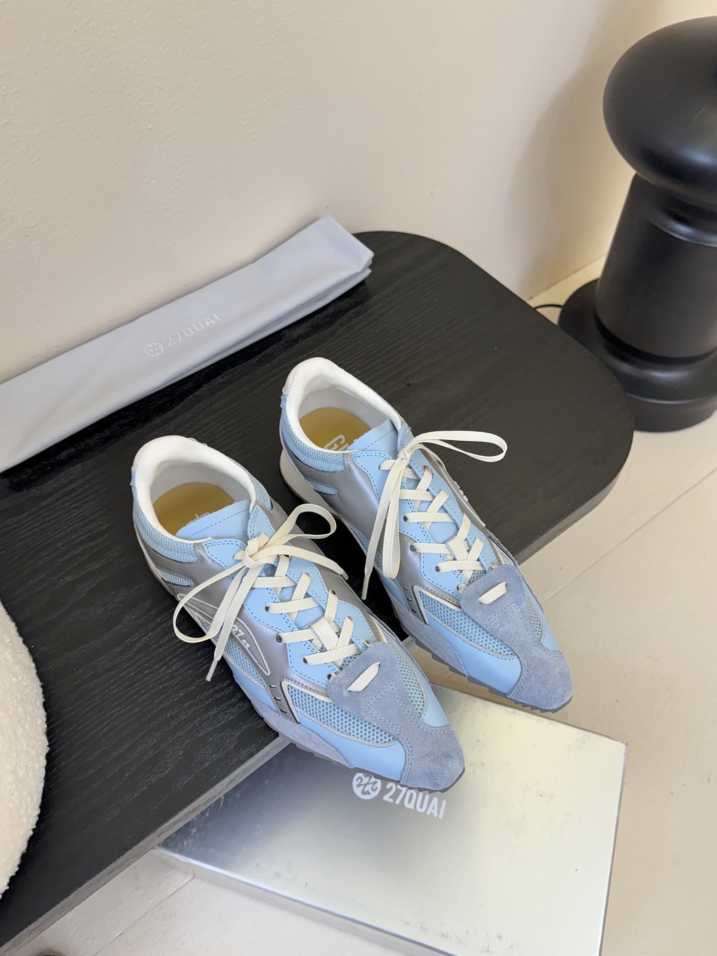 
27QUAI  𝟐𝟓𝐀𝐖新品

轻纱透气拳击鞋 自带松弛感
拼接设计超有层次 复古又时髦
走路像踩云朵