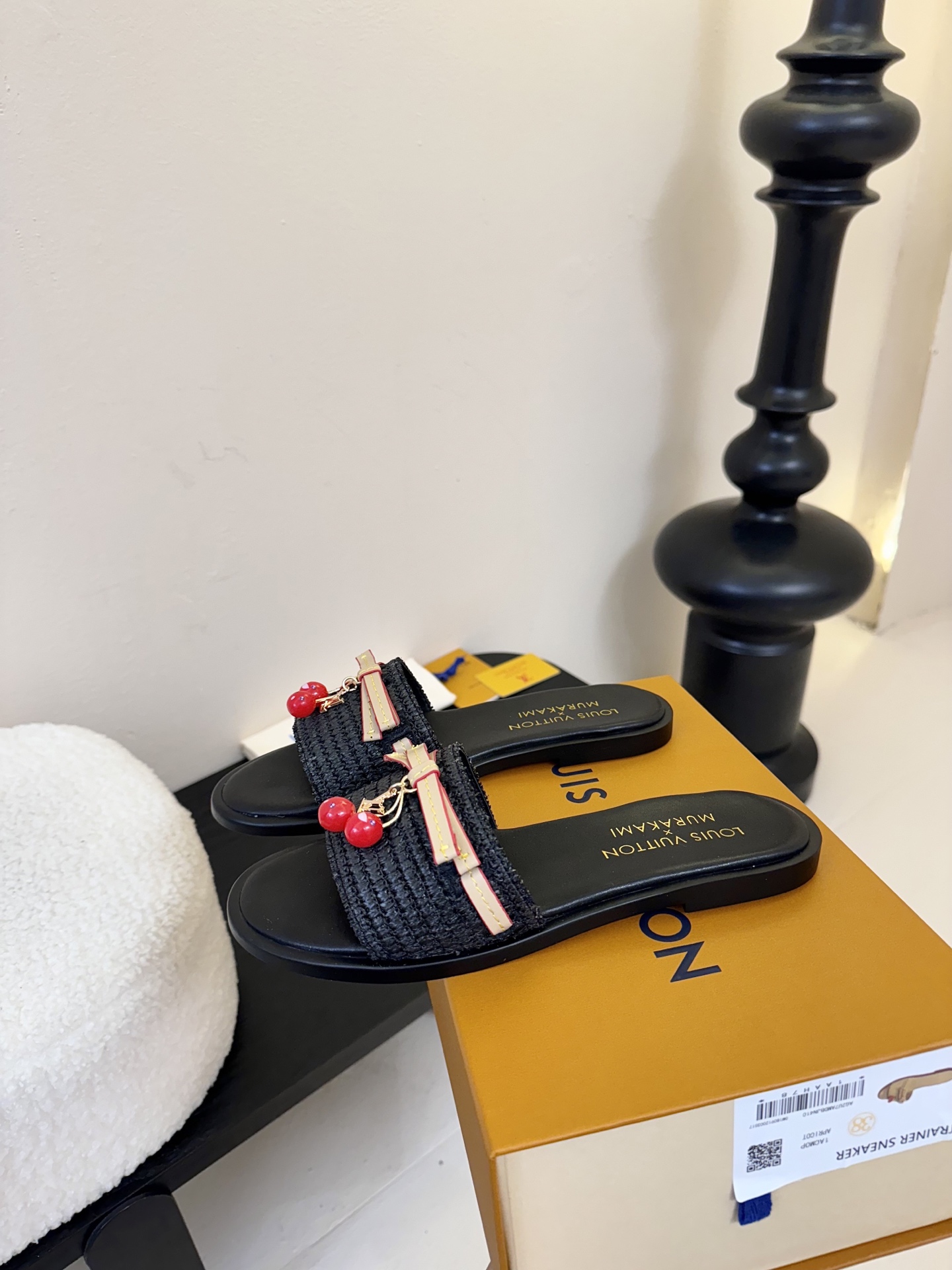 
  Louis Vuitton ss25 new arrival LV驴牌春夏新品系列高跟拖鞋
简约精