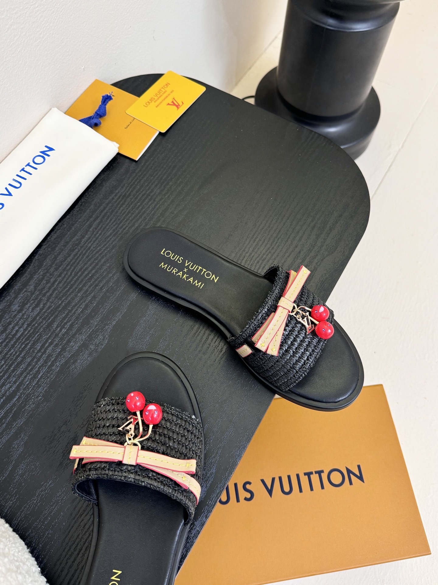 
  Louis Vuitton ss25 new arrival LV驴牌春夏新品系列高跟拖鞋
简约精