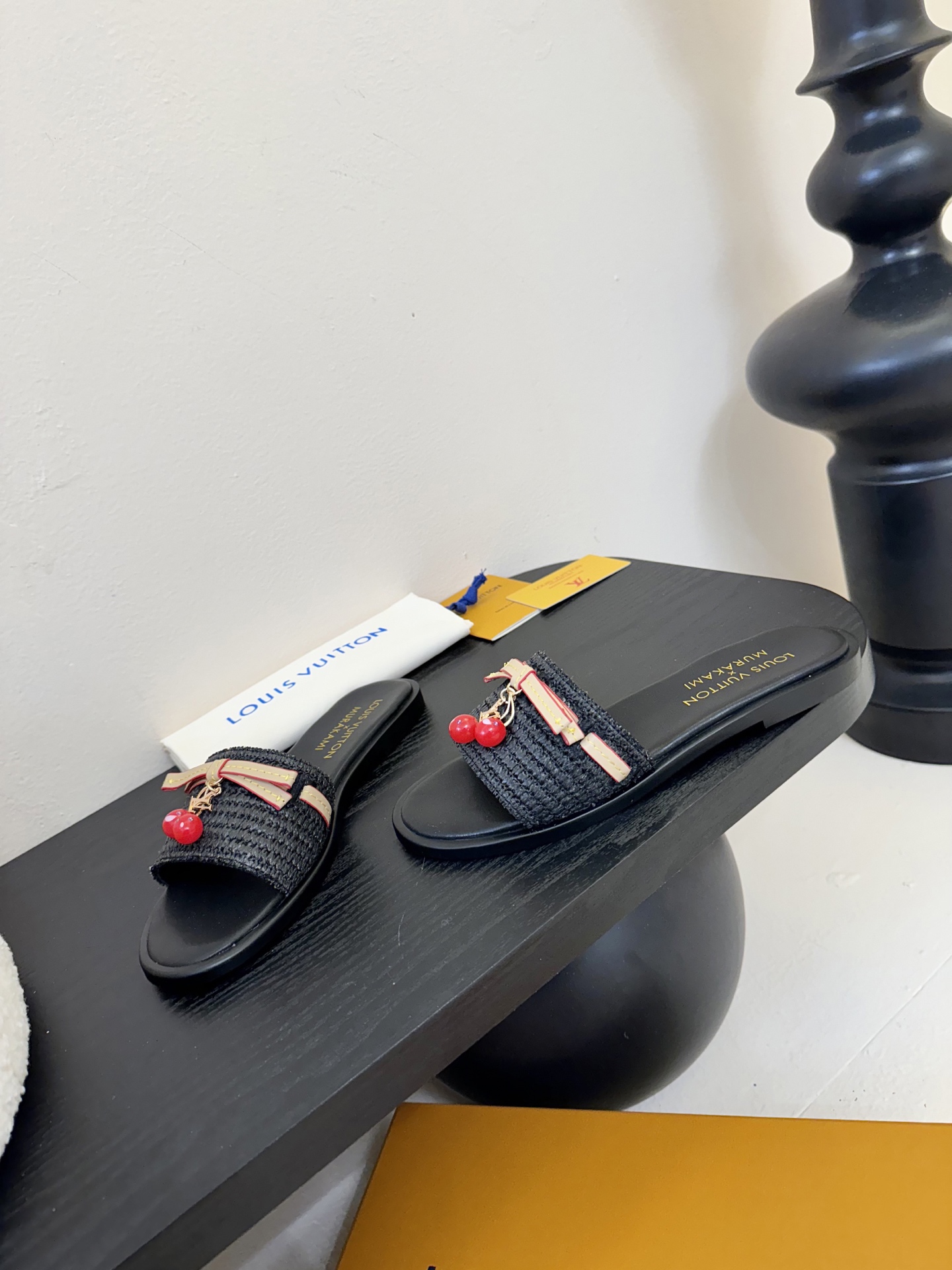 
  Louis Vuitton ss25 new arrival LV驴牌春夏新品系列高跟拖鞋
简约精