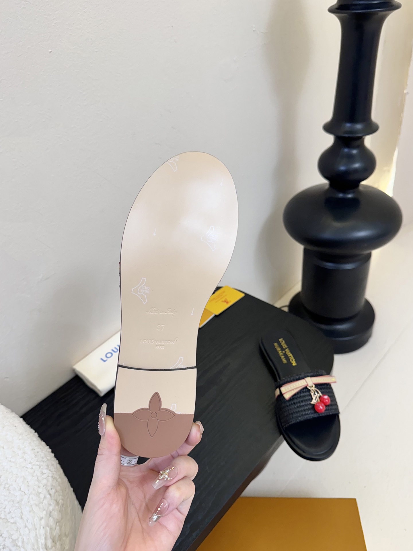 
  Louis Vuitton ss25 new arrival LV驴牌春夏新品系列高跟拖鞋
简约精