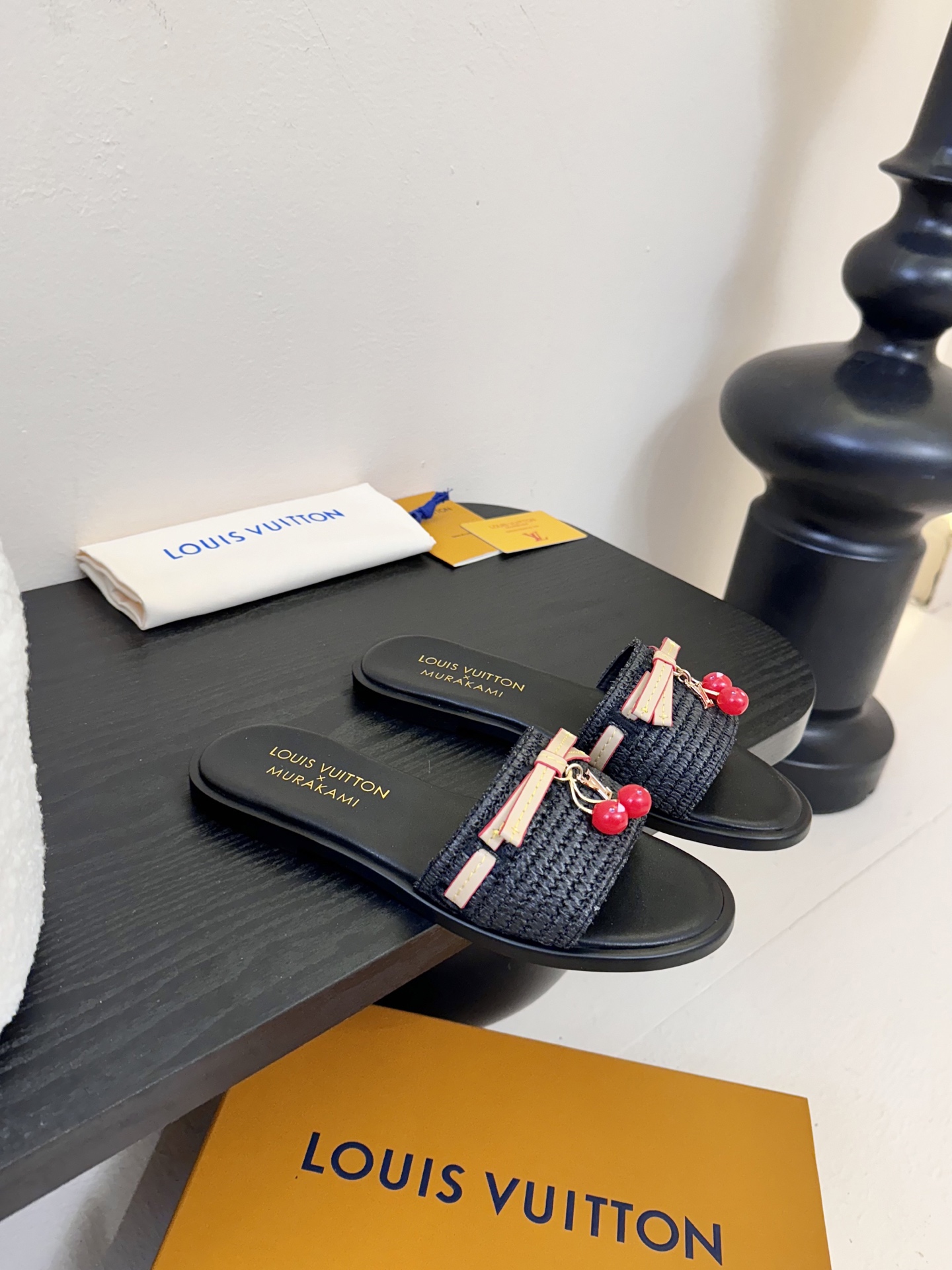 
  Louis Vuitton ss25 new arrival LV驴牌春夏新品系列高跟拖鞋
简约精