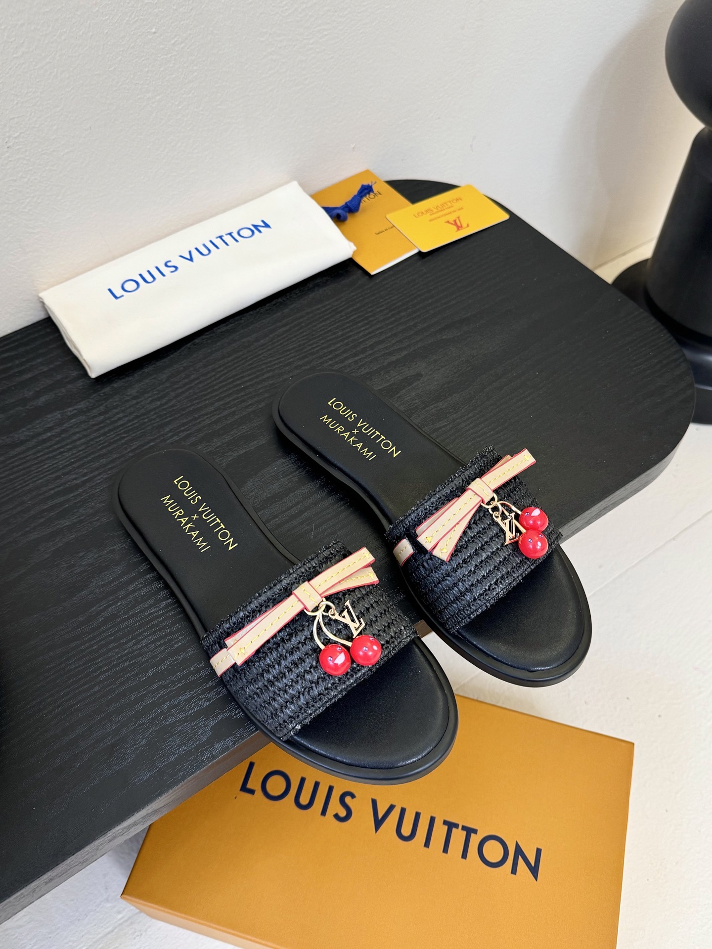 
  Louis Vuitton ss25 new arrival LV驴牌春夏新品系列高跟拖鞋
简约精