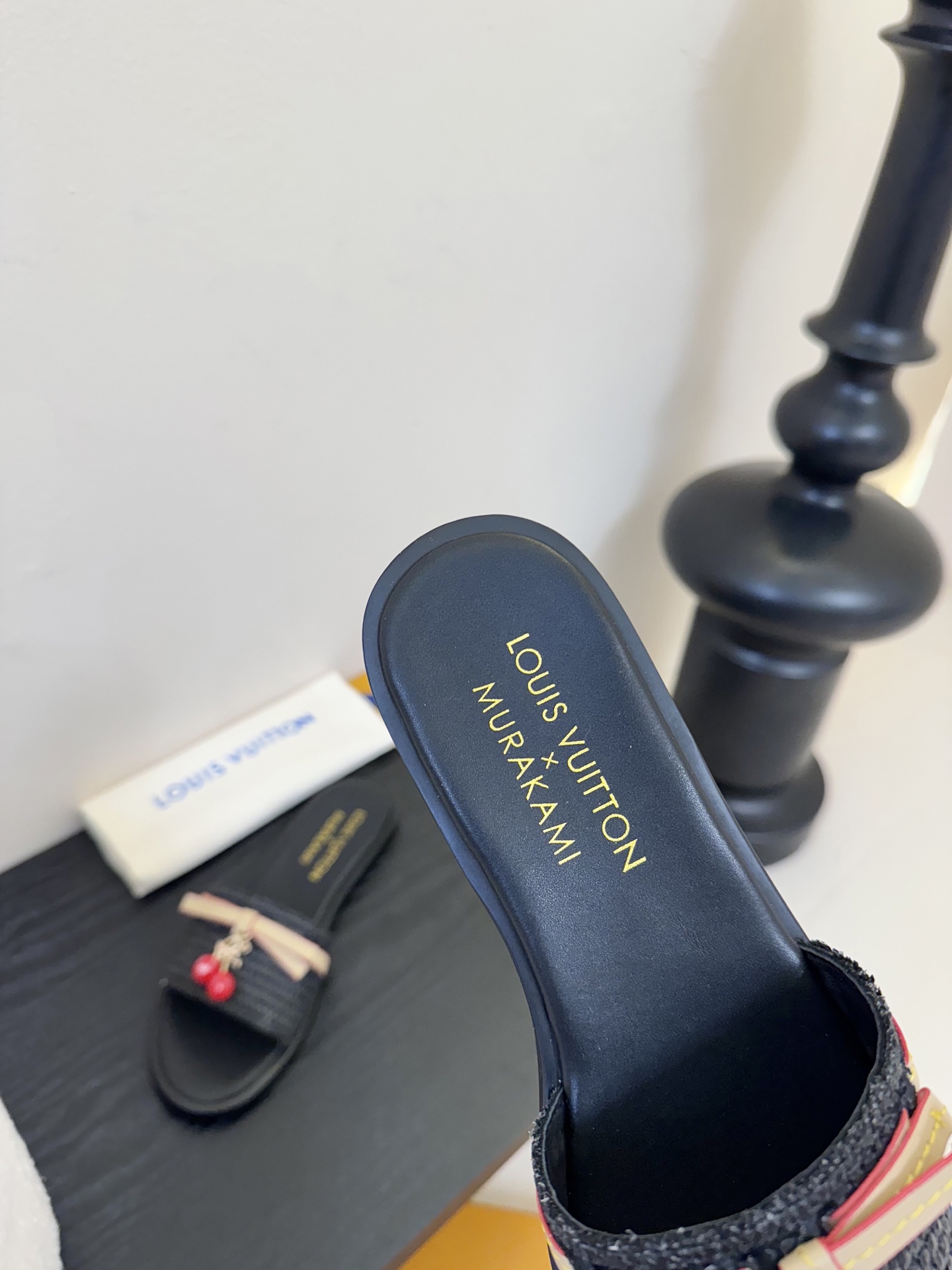 
  Louis Vuitton ss25 new arrival LV驴牌春夏新品系列高跟拖鞋
简约精
