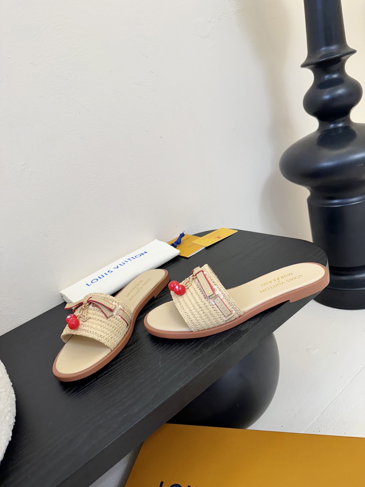 
  Louis Vuitton ss25 new arrival LV驴牌春夏新品系列高跟拖鞋
简约精