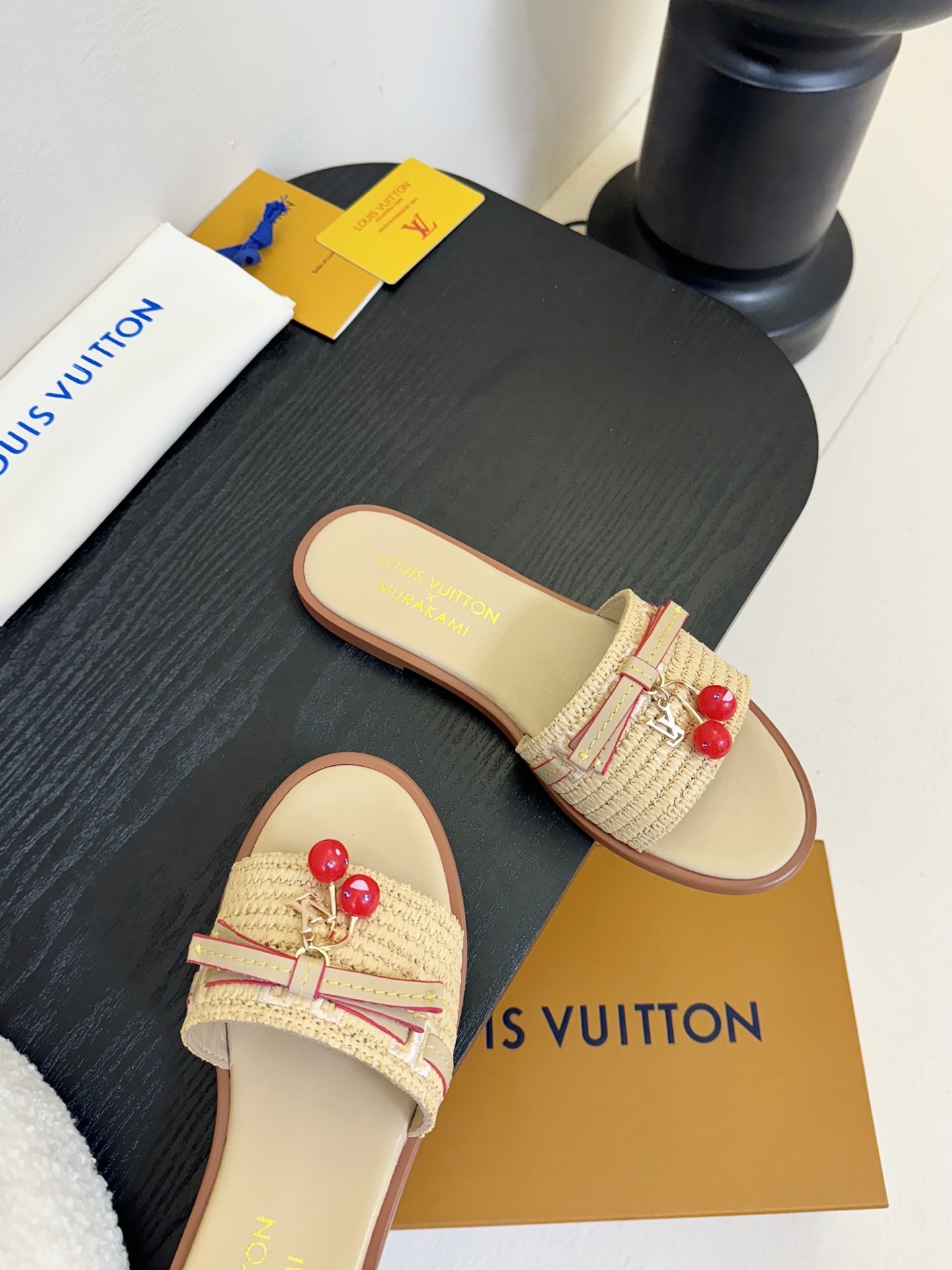 
  Louis Vuitton ss25 new arrival LV驴牌春夏新品系列高跟拖鞋
简约精