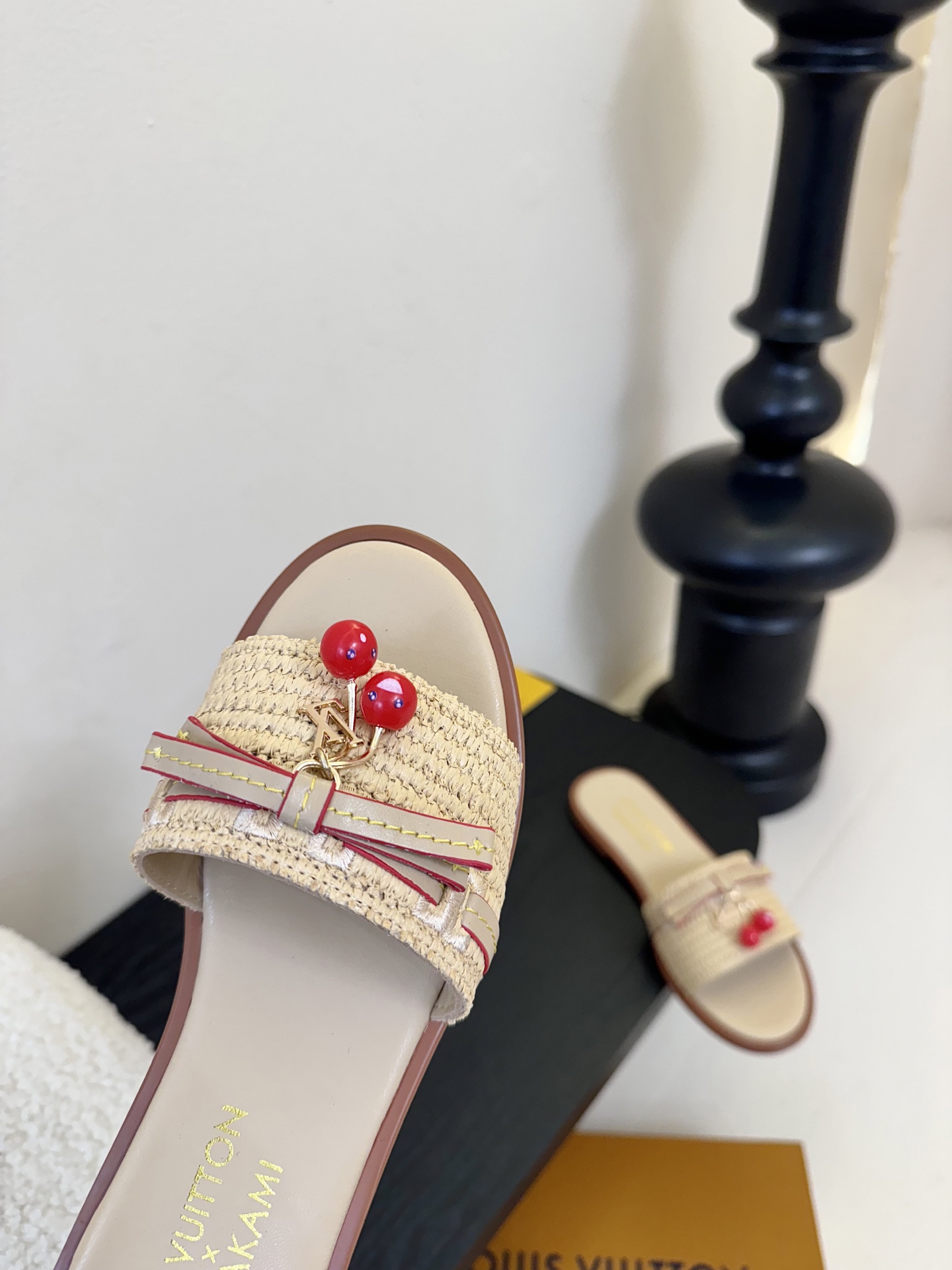
  Louis Vuitton ss25 new arrival LV驴牌春夏新品系列高跟拖鞋
简约精