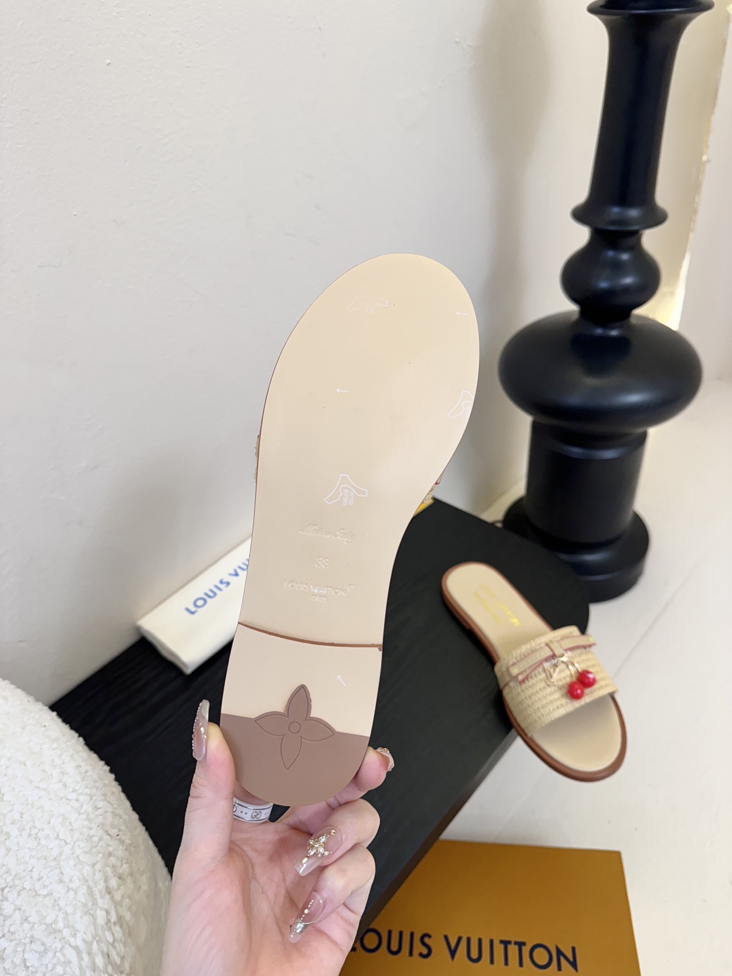 
  Louis Vuitton ss25 new arrival LV驴牌春夏新品系列高跟拖鞋
简约精
