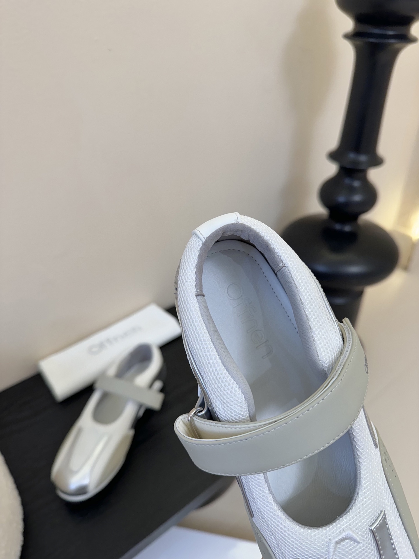 
🔳 Offnen 🔳𝟐𝟓𝐀𝐖玛丽珍运动鞋

巧妙融合复古与潮流 清新的绿黄配色 撞出独特时尚感魔术贴设