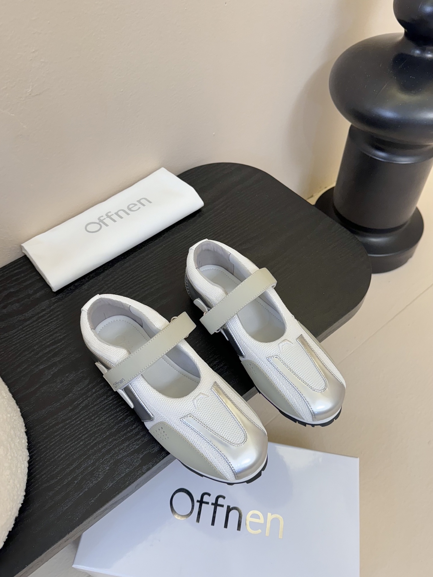 
🔳 Offnen 🔳𝟐𝟓𝐀𝐖玛丽珍运动鞋

巧妙融合复古与潮流 清新的绿黄配色 撞出独特时尚感魔术贴设