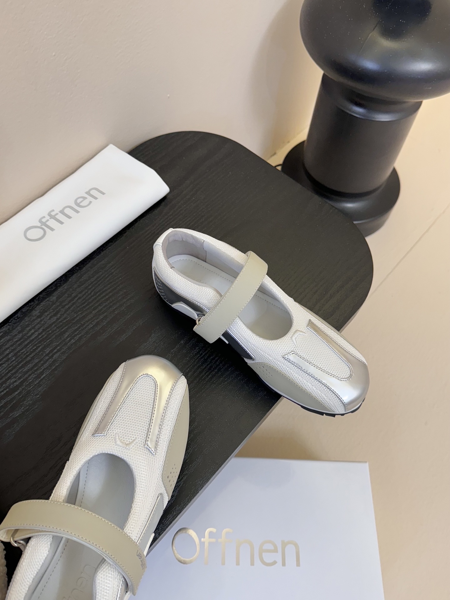 
🔳 Offnen 🔳𝟐𝟓𝐀𝐖玛丽珍运动鞋

巧妙融合复古与潮流 清新的绿黄配色 撞出独特时尚感魔术贴设